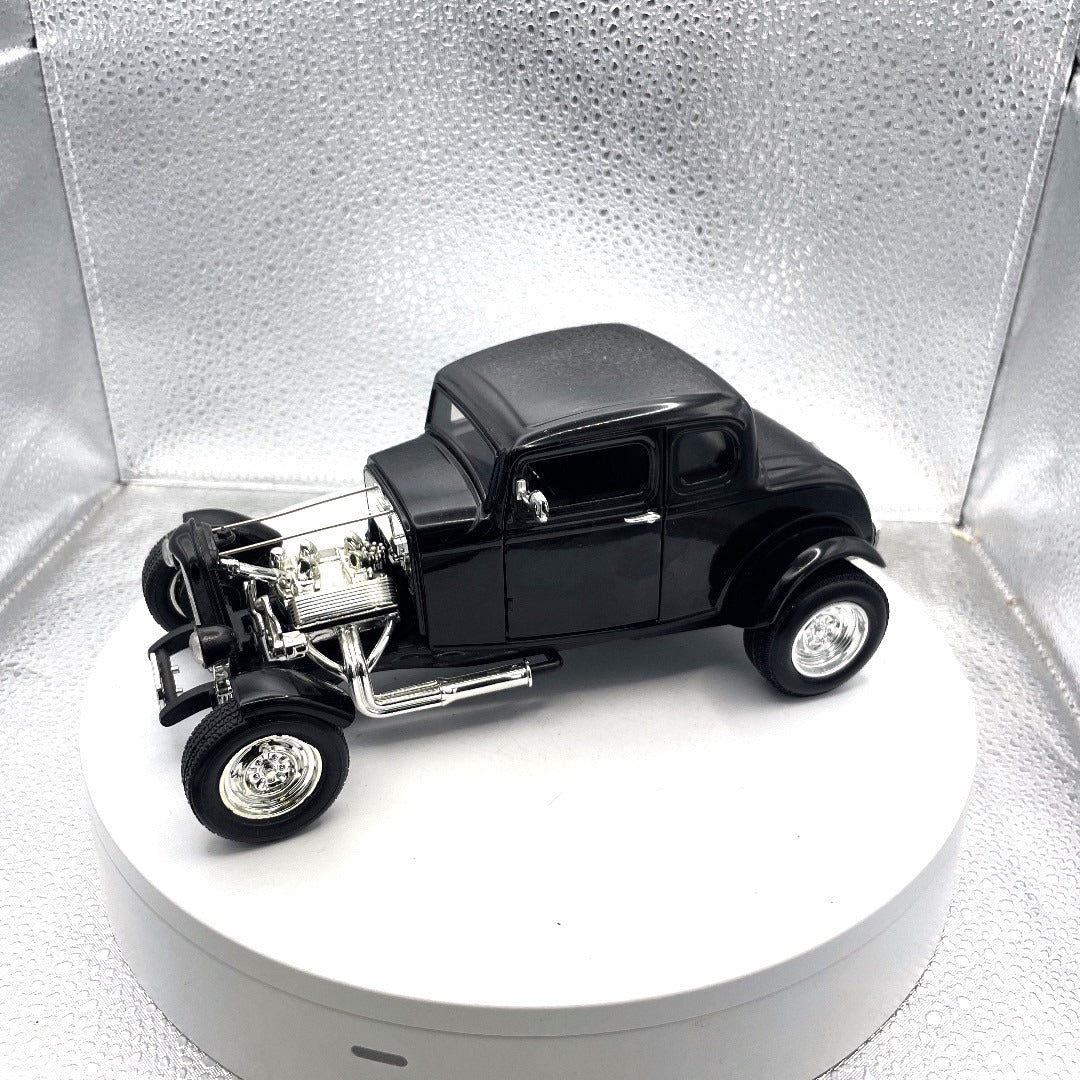 Motor Max 1932 Ford Coupe Hot Rod Black Die Cast, Scale: 1/18, No. 73172
front end/drivers side view