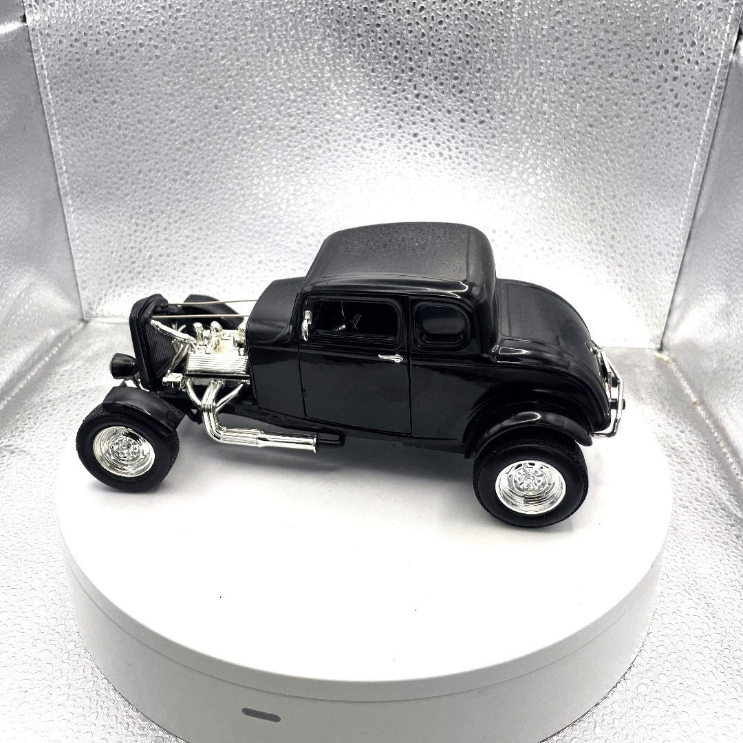Motor Max 1932 Ford Coupe Hot Rod Black Die Cast, Scale: 1/18, No. 73172
 drivers side view