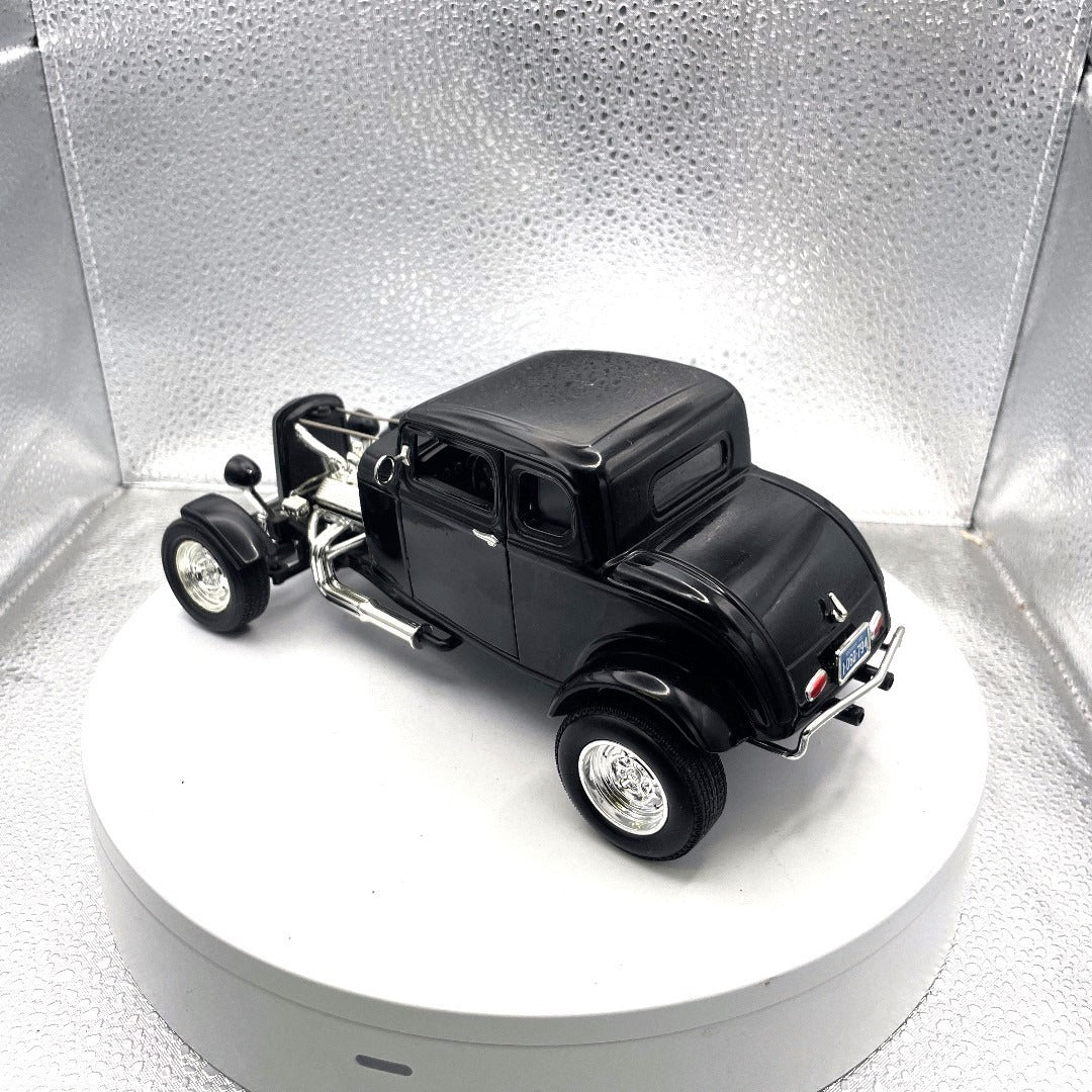 Motor Max 1932 Ford Coupe Hot Rod Black Die Cast, Scale: 1/18, No. 73172
drivers side/back end view