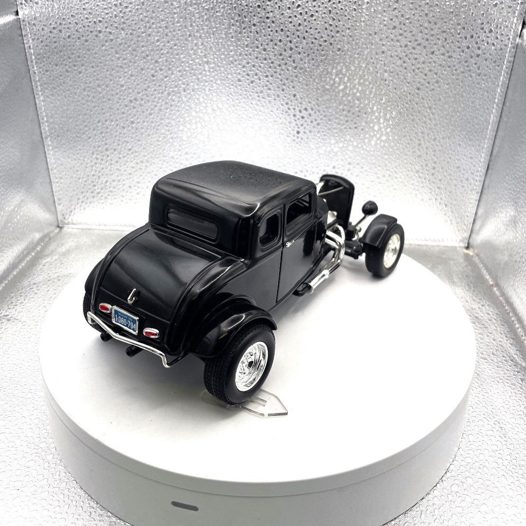 Motor Max 1932 Ford Coupe Hot Rod Black Die Cast, Scale: 1/18, No. 73172
back end/passenger side view