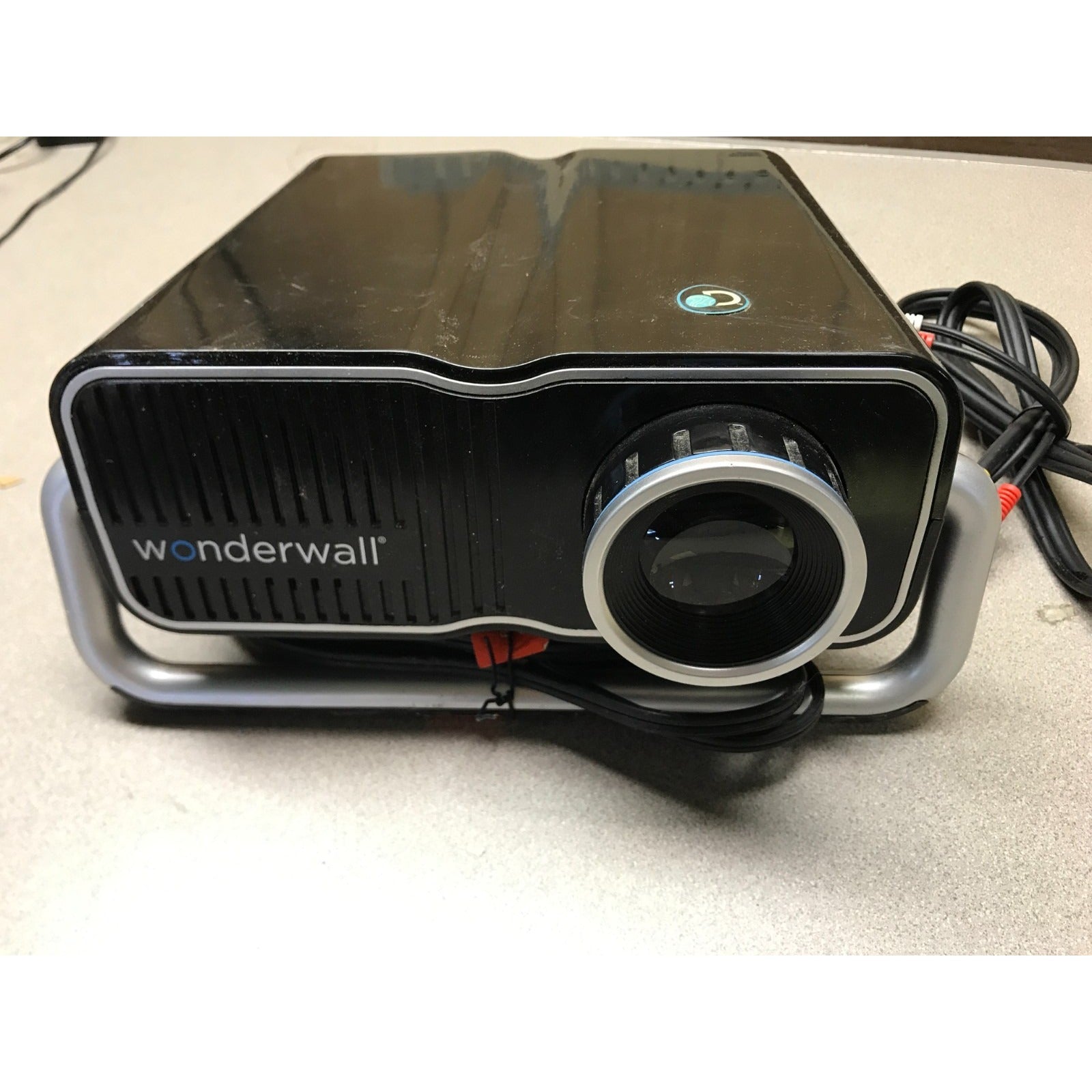 Discovery Wonderwall Expedition Entertainment LCD Projector Model 1625075 front of projector