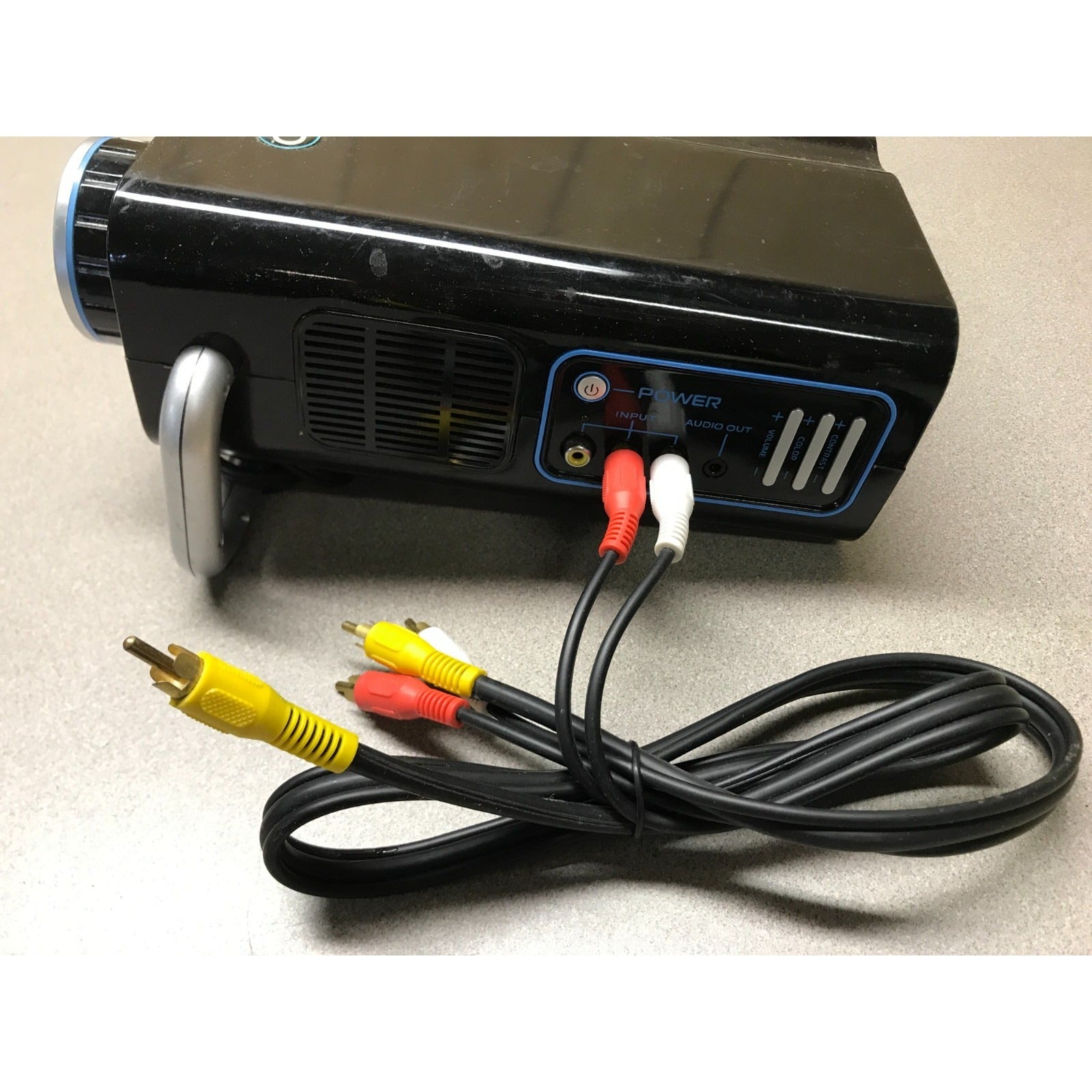 Discovery Wonderwall Expedition Entertainment LCD Projector Model 1625075 back of projector with cables