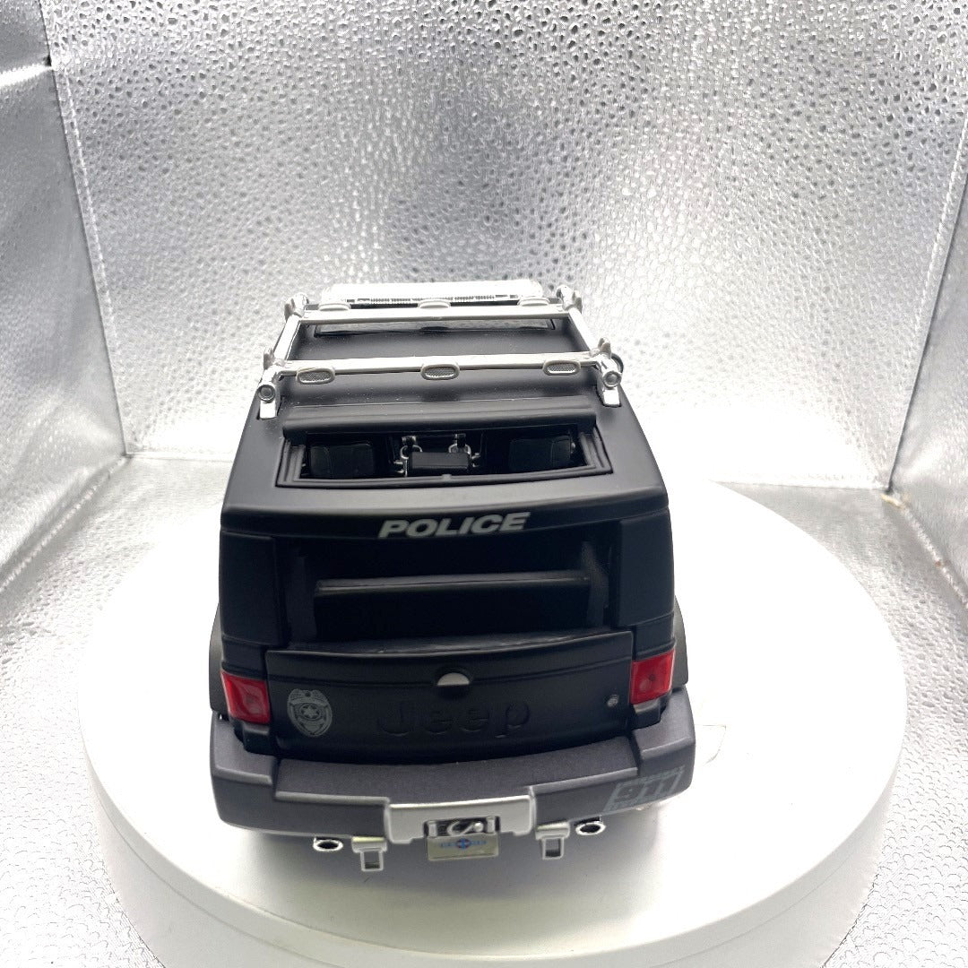 Maisto Jeep Rescue Concept SWAT Black Die Cast, Scale: 1/18, 11532 back end/trunk view