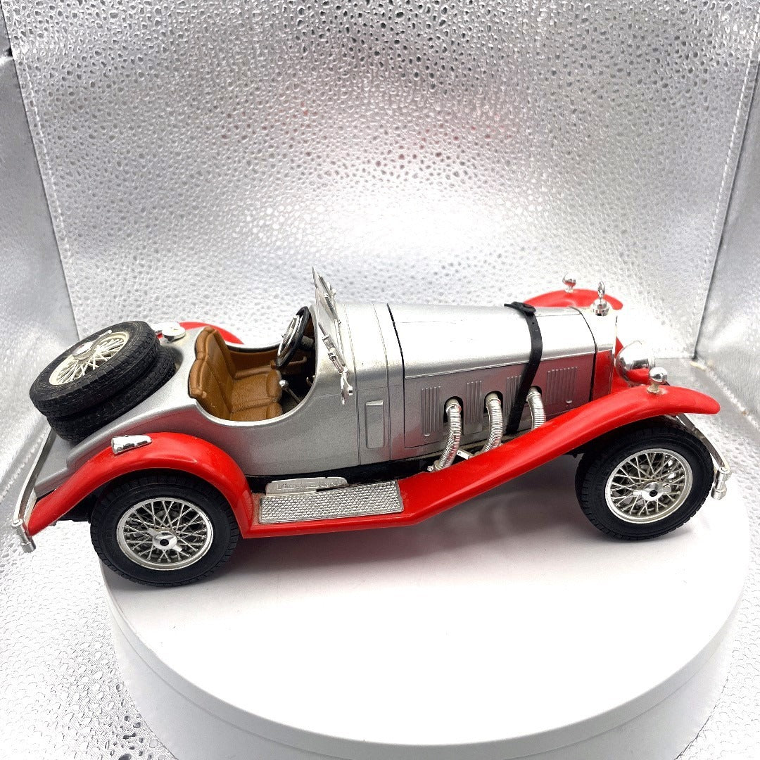 Burago Mercedez-Benz SSK Silver and Red Die Cast, Scale: 1:18 passenger side view