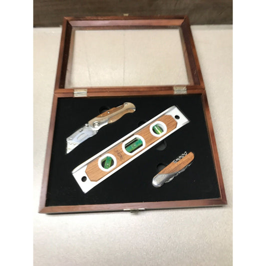 Sheffield Knife and Utility Tool Set Contents. Utility Knife, level, pocket knife 