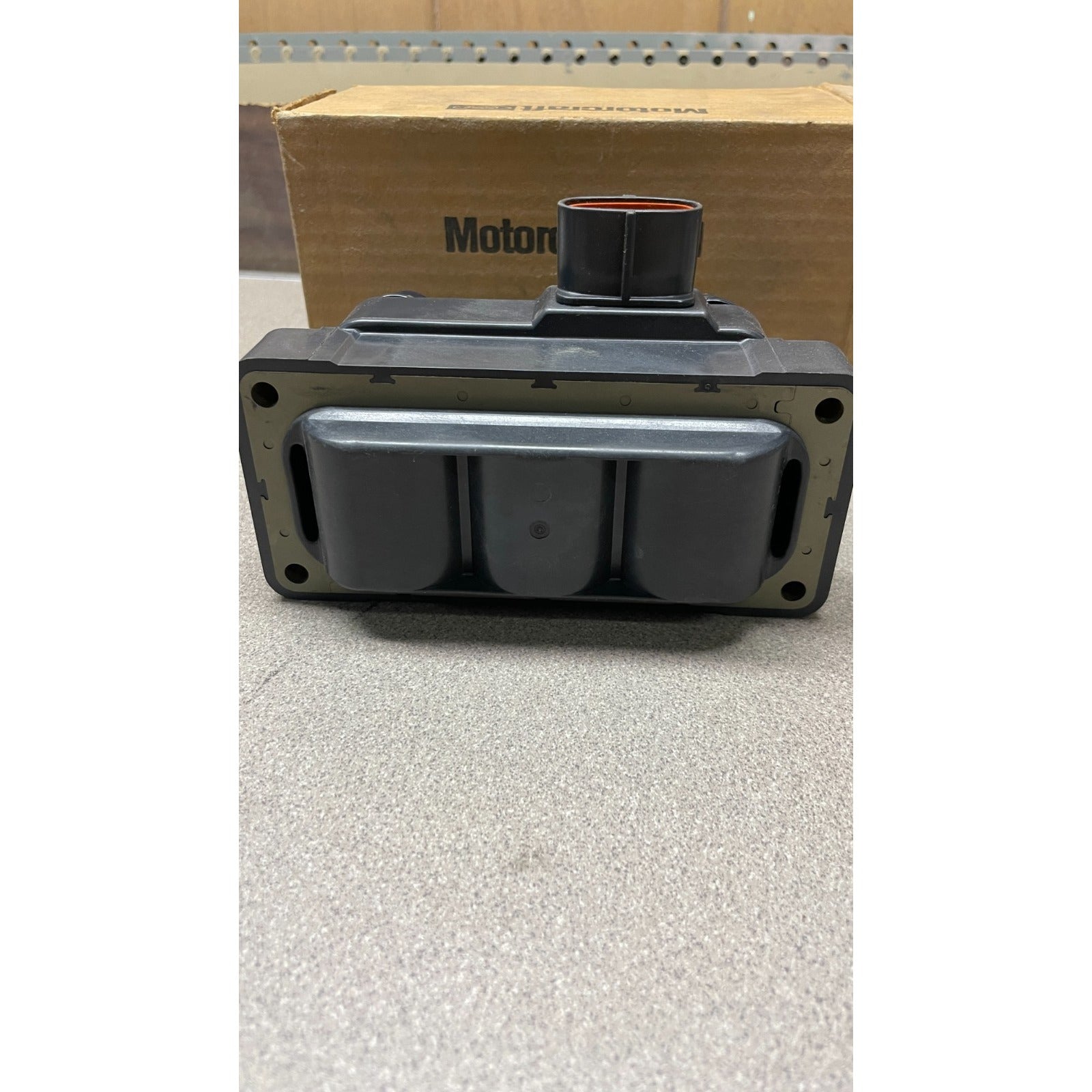 Motorcraft FORD 12 Volt Ignition Coil, part E9DF-12029-AA, 029700-6770 side view