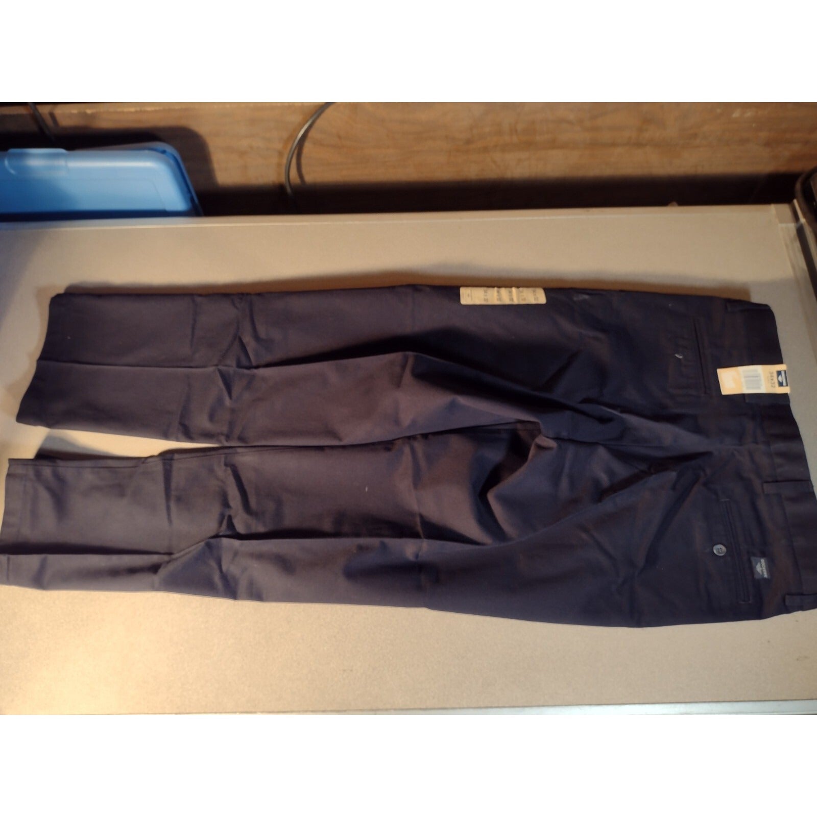 New Dockers Pleated Classic Fit W34 L32, Style 440436119 back of pants with tags