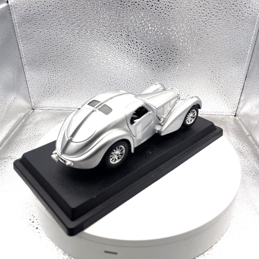 Burago Bugatti 57 SC Atlantic Silver Die Cast, Scale: 1/24 rear/passenger side view