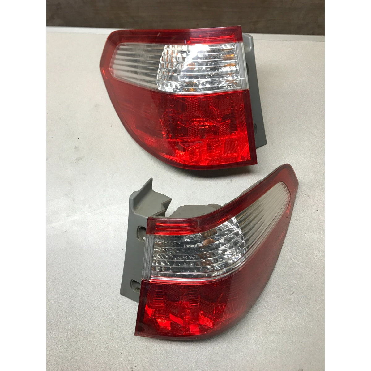 Left and Right Tail Light Assemblies for 2005-2007 Honda Odyssey front and side view