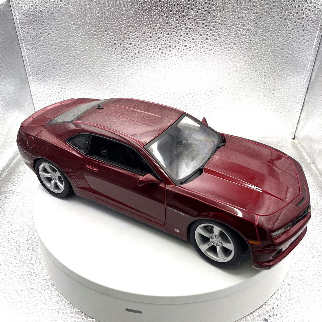 Maisto 2010 Chevrolet Camaro Red Die Cast, Scale: 1/18 11320 front/passenger side view