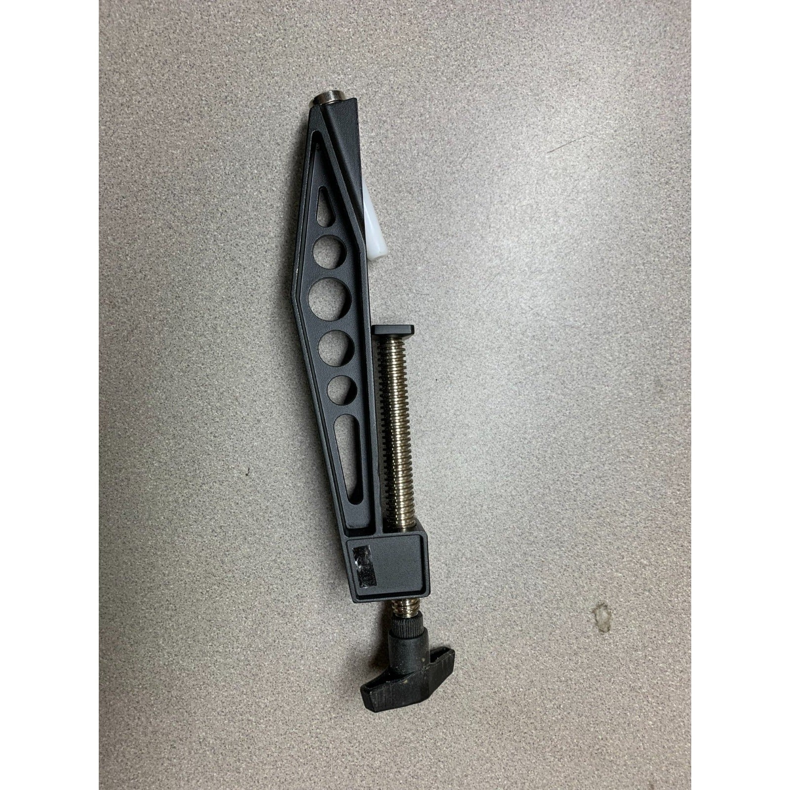 Rockler Quick-Release Pock-it Hole Clamp side view