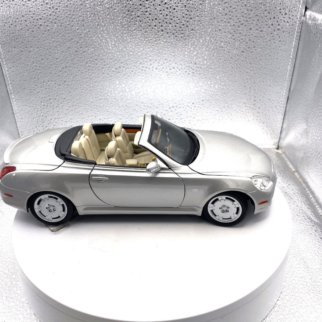 Maisto Lexus SC 430 Silver Die Cast, Scale: 1/18 passenger side view