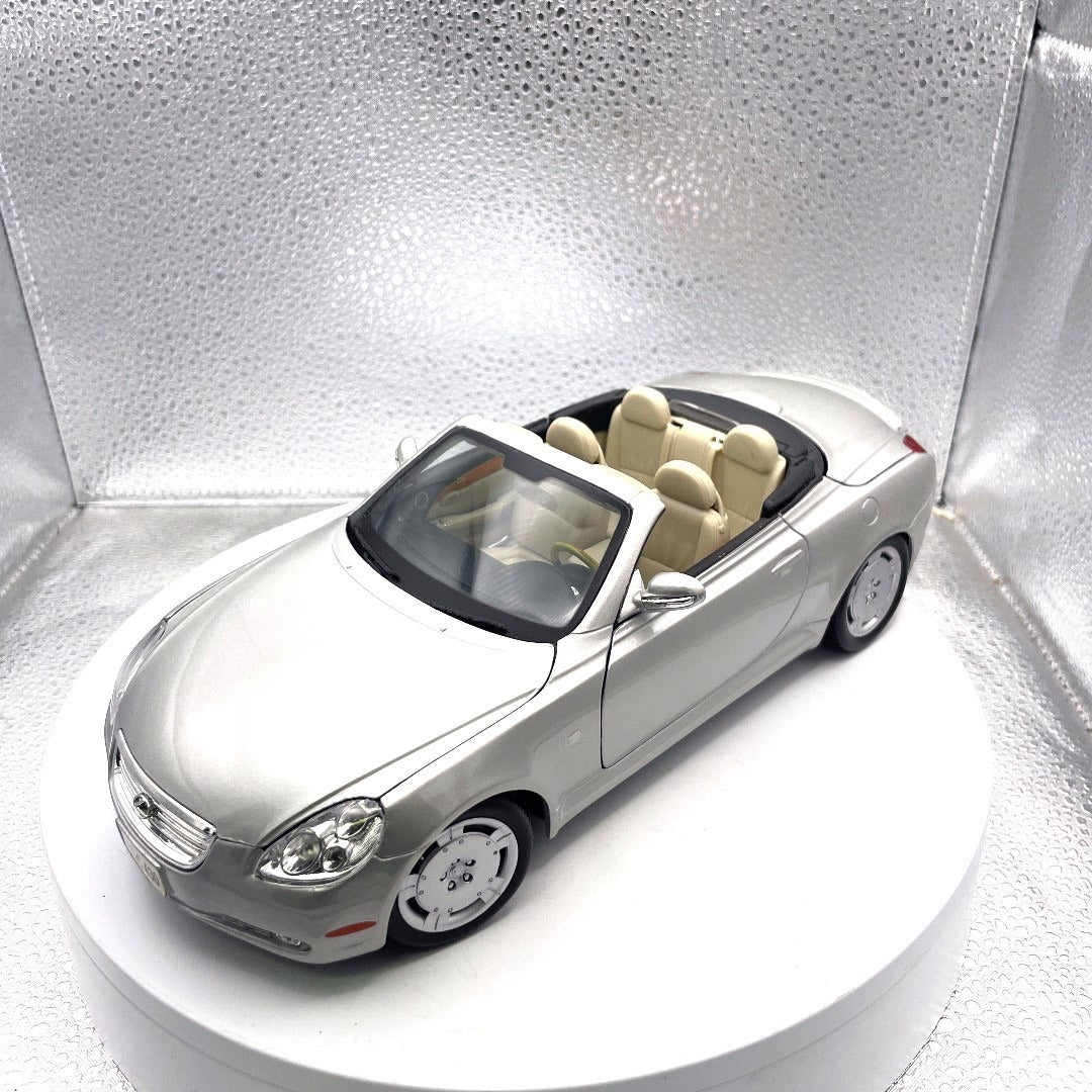 Maisto Lexus SC 430 Silver Die Cast, Scale: 1/18 front end/drivers side view