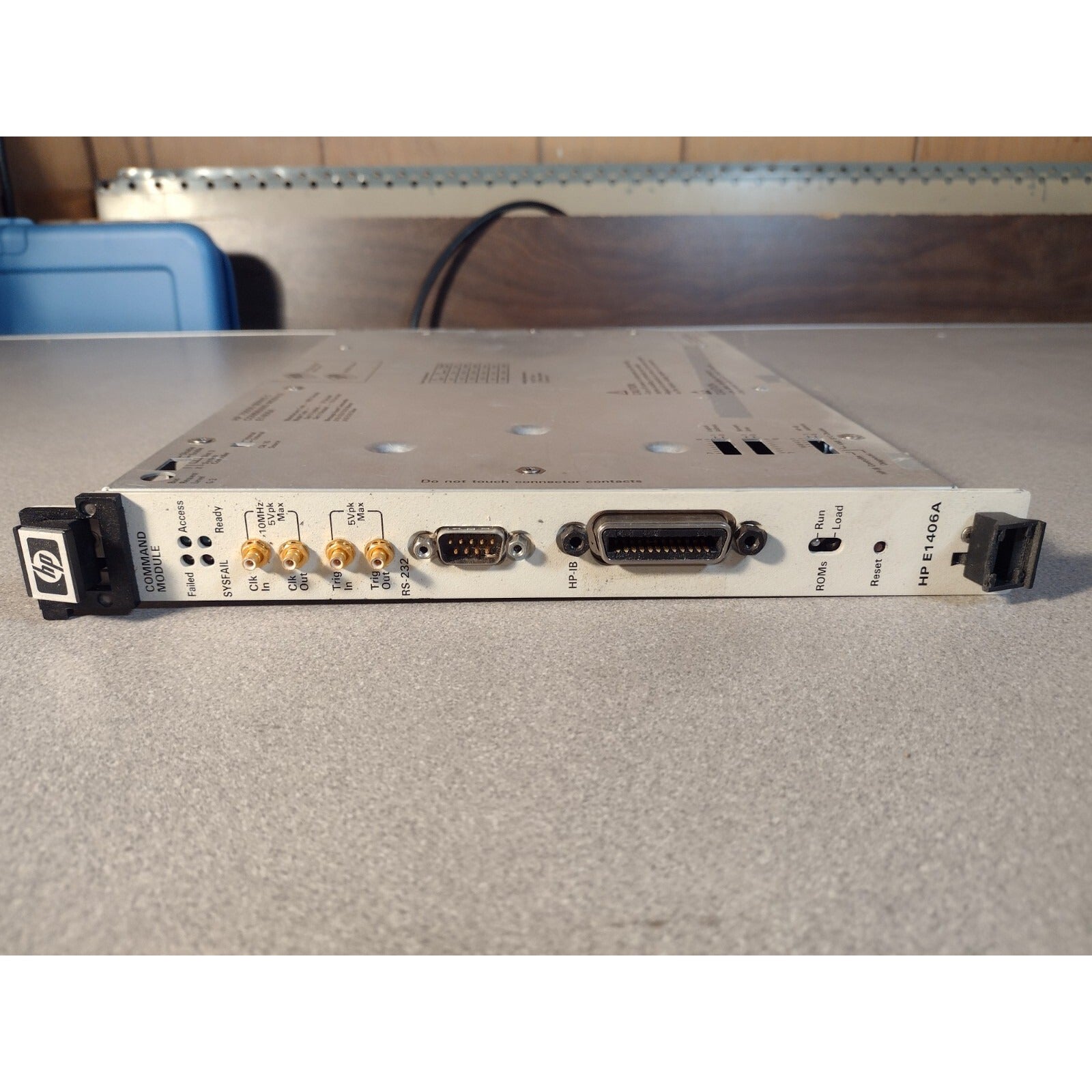 HP Agilent E1406A HP-IB Command Module VXI C-Size front view with connection ports