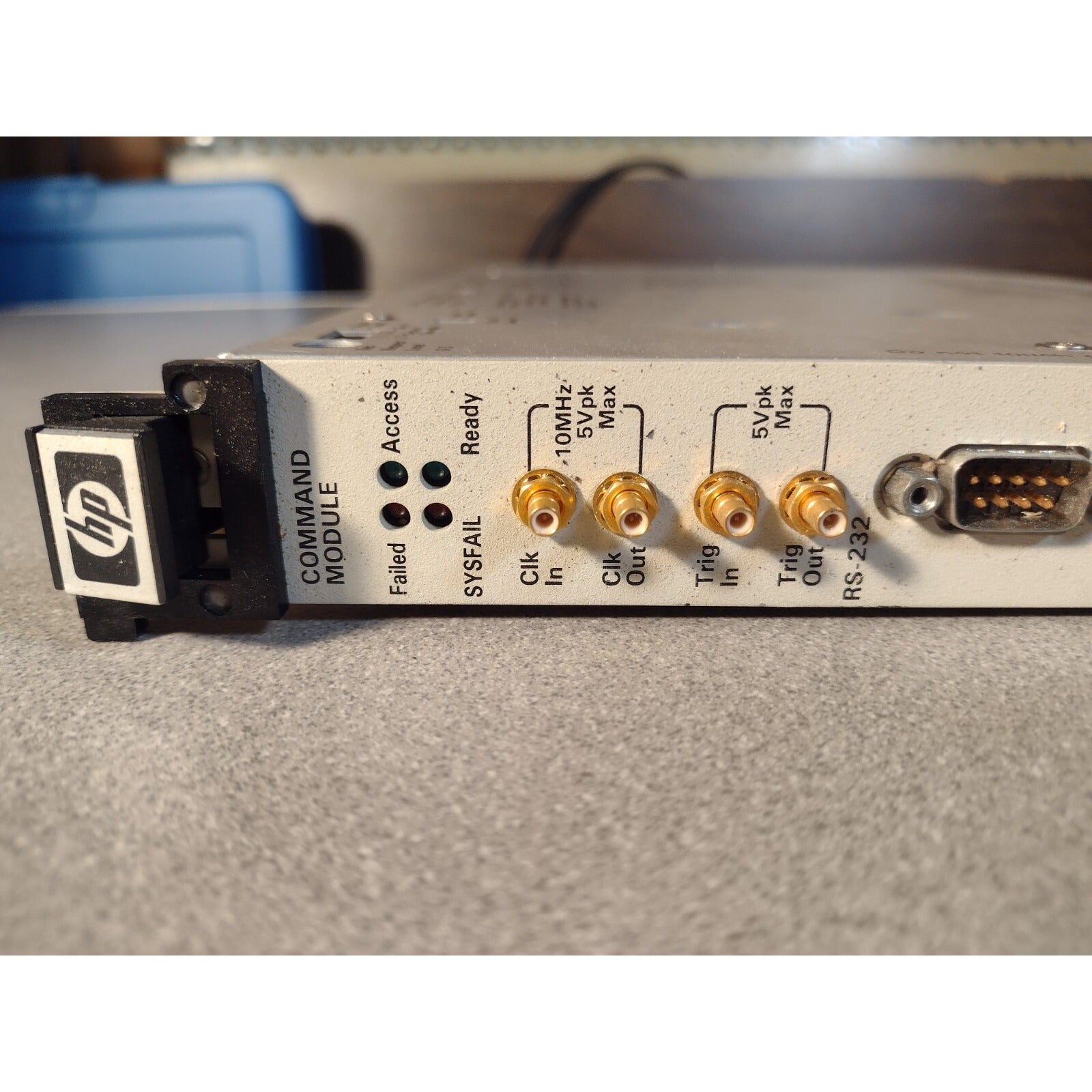 HP Agilent E1406A HP-IB Command Module VXI C-Size connection close up left side of unit