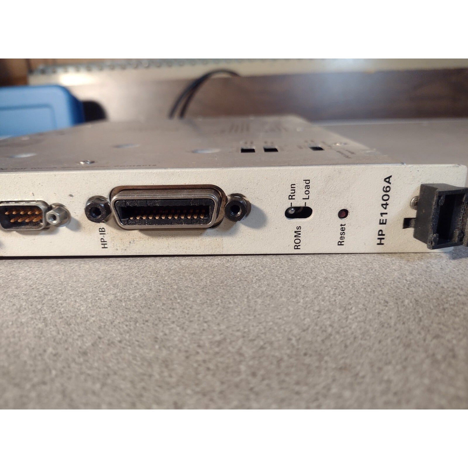 HP Agilent E1406A HP-IB Command Module VXI C-Size left side connection close up