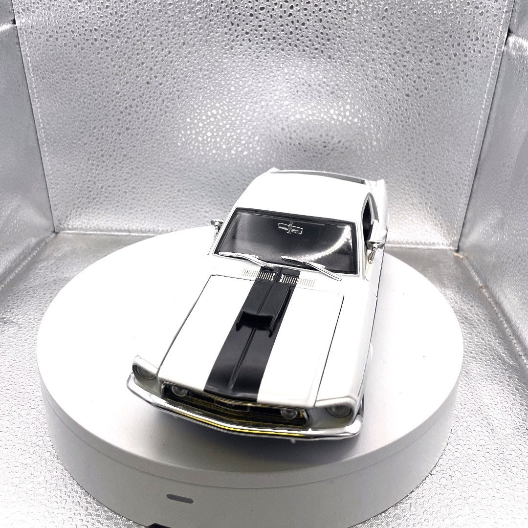 Maisto 1968 Ford Mustang GT White Die Cast, Scale: 1/18, No. 11330 front end view