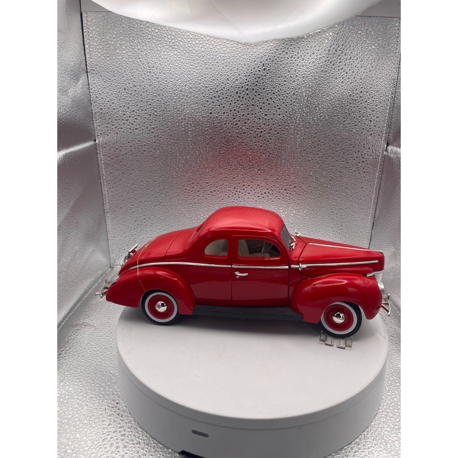 Motor Max 1940 Ford Sedan Red Die Cast, Scale: 1/18, No. 73108 passenger side view
