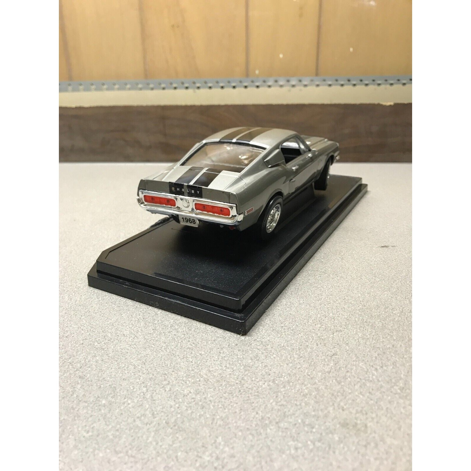 Road Signature 1968 Shelby GT-500KR Grey Die Cast, 1/18 Scale With Base rear/passenger side view