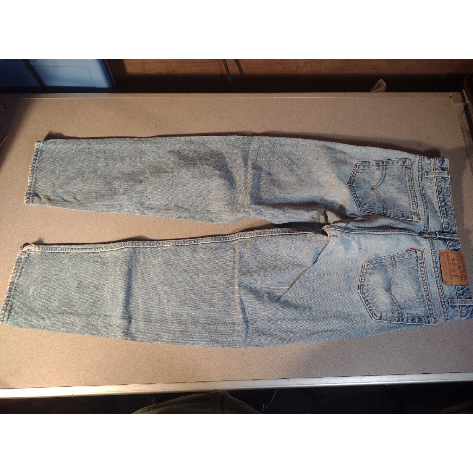Levi's Strauss &amp; Co Light Blue Jeans Relaxed Fit Tapered Leg W34 L32 back of jeans full view