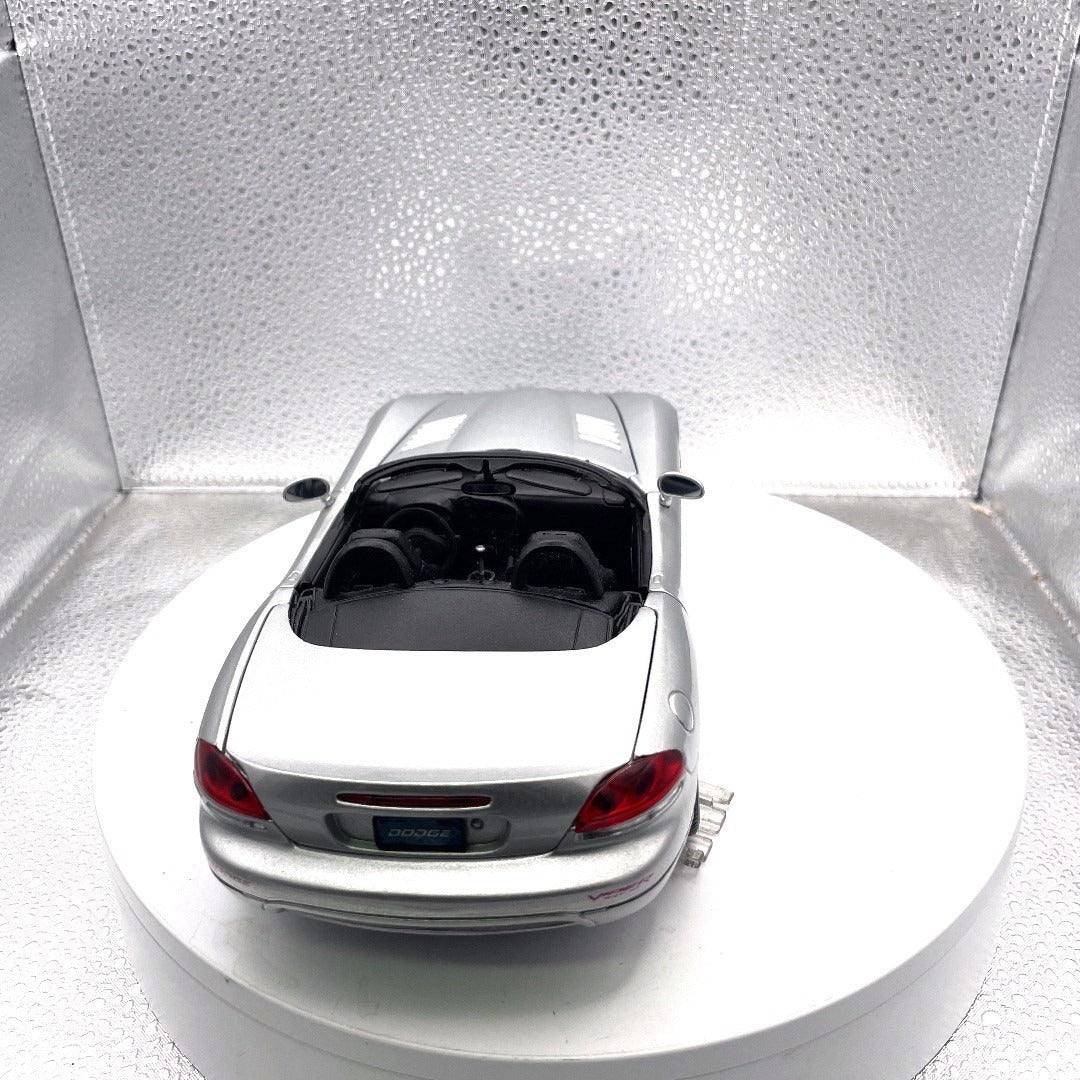 Maisto Dodge Viper SRT-10 Silver Convertible Die Cast, Scale: 1/18 back end/trunk view