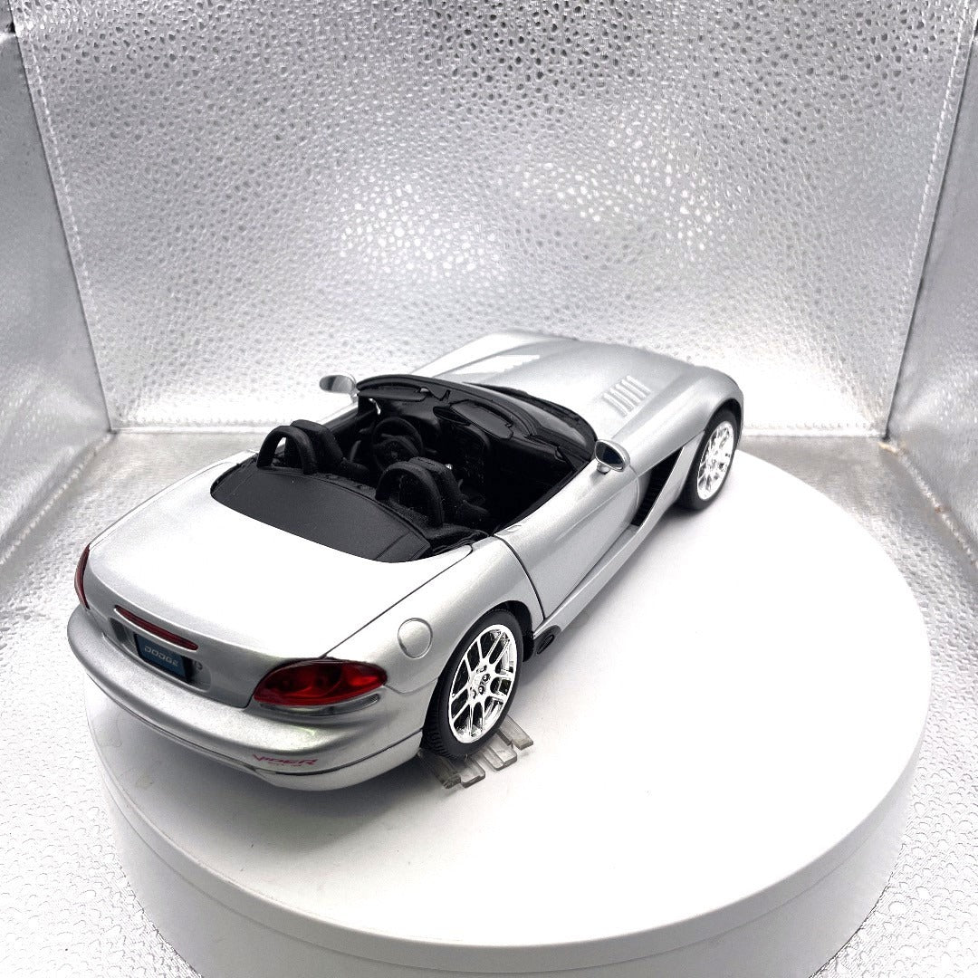 Maisto Dodge Viper SRT-10 Silver Convertible Die Cast, Scale: 1/18 back end/passenger side view