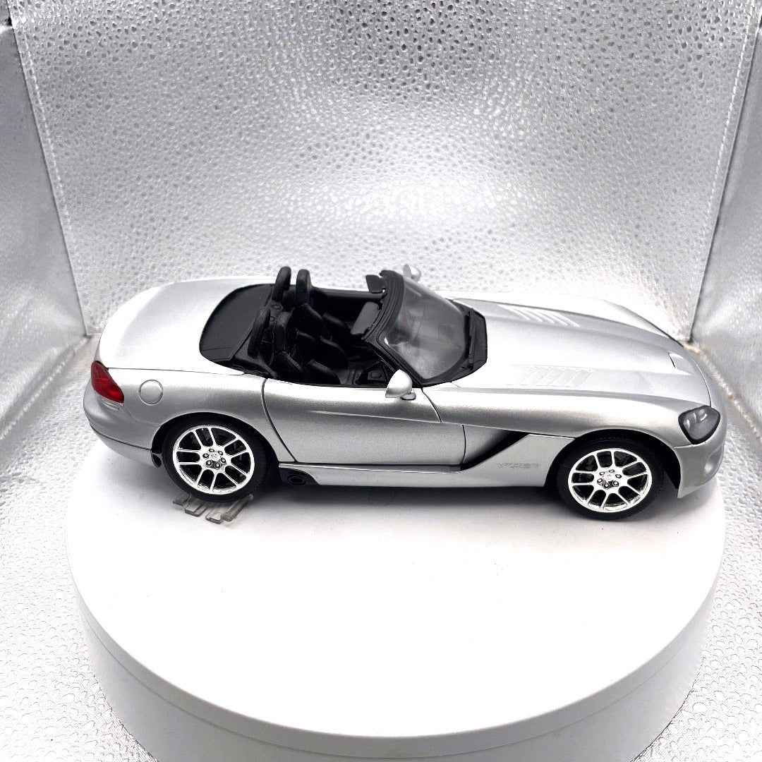Maisto Dodge Viper SRT-10 Silver Convertible Die Cast, Scale: 1/18 passenger side view