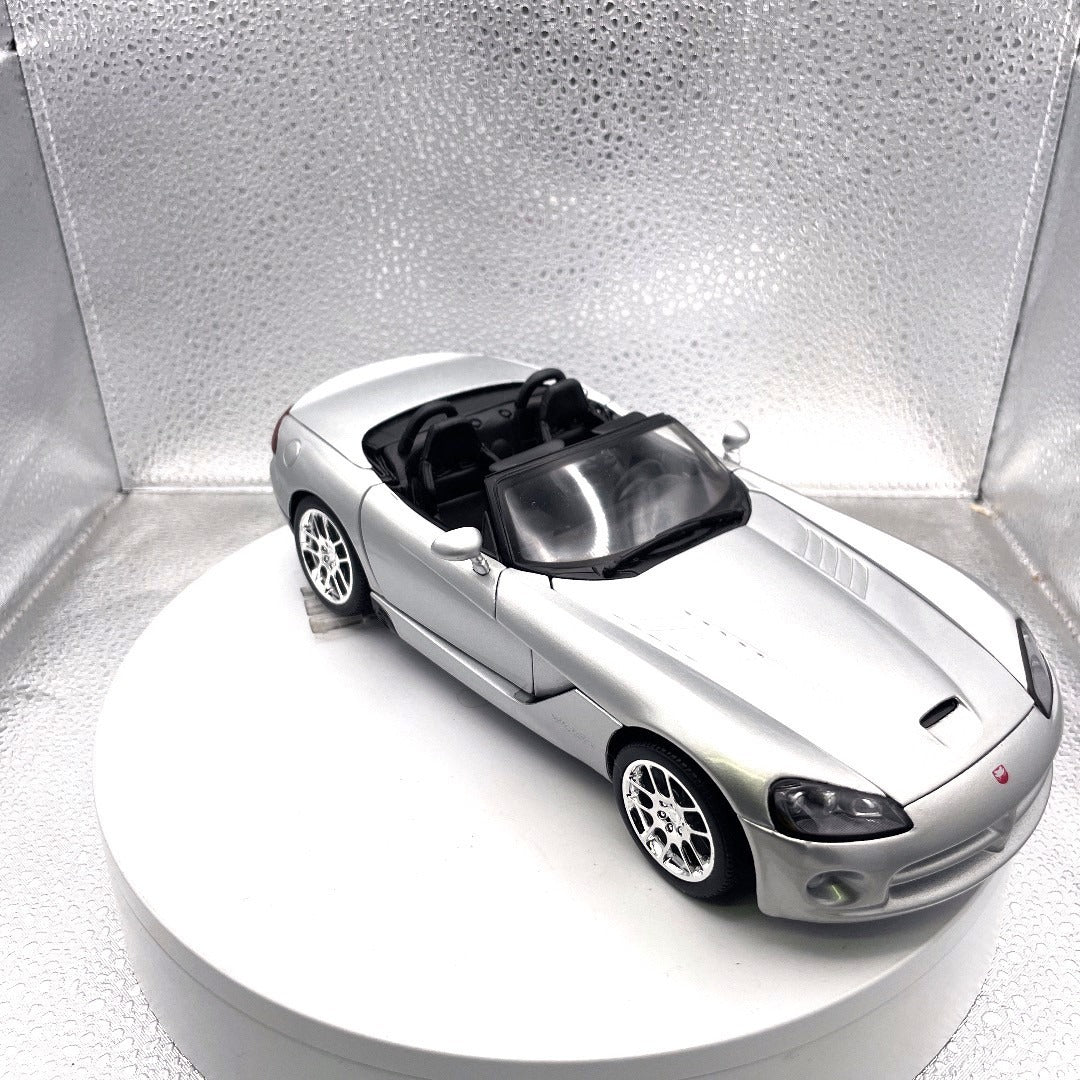 Maisto Dodge Viper SRT-10 Silver Convertible Die Cast, Scale: 1/18 passenger side/front end view