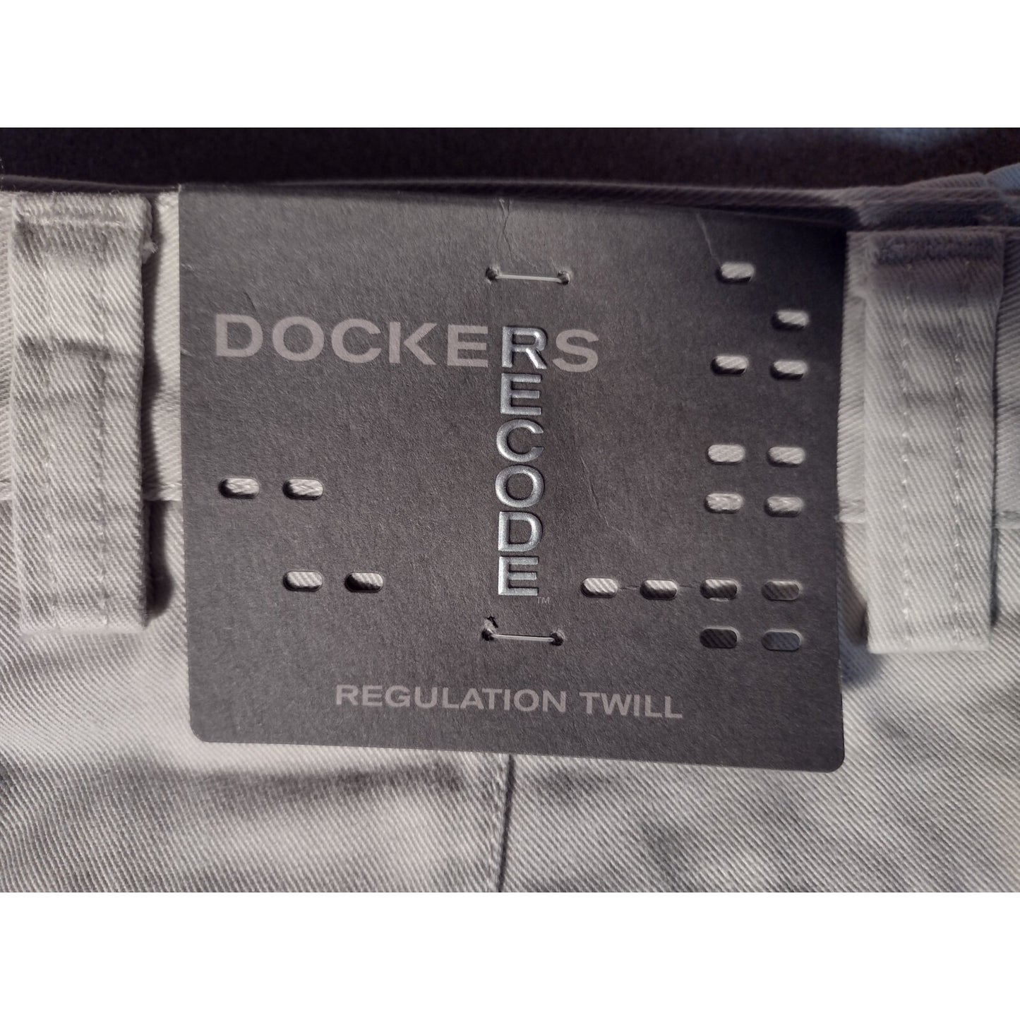 New Dockers 30832 W34 Shorts closeup of Dockers' tag