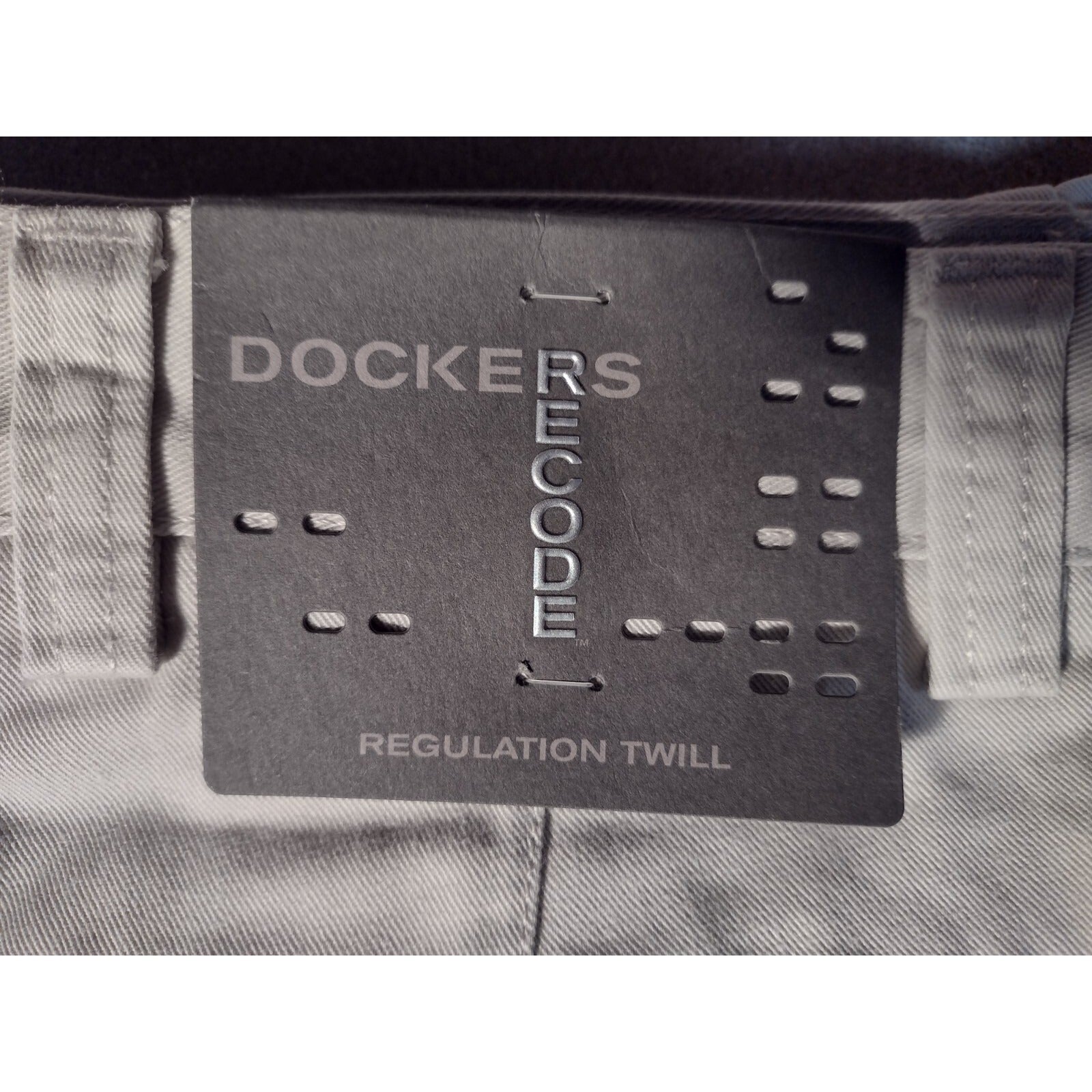 New Dockers 30832 W34 Shorts closeup of Dockers' tag
