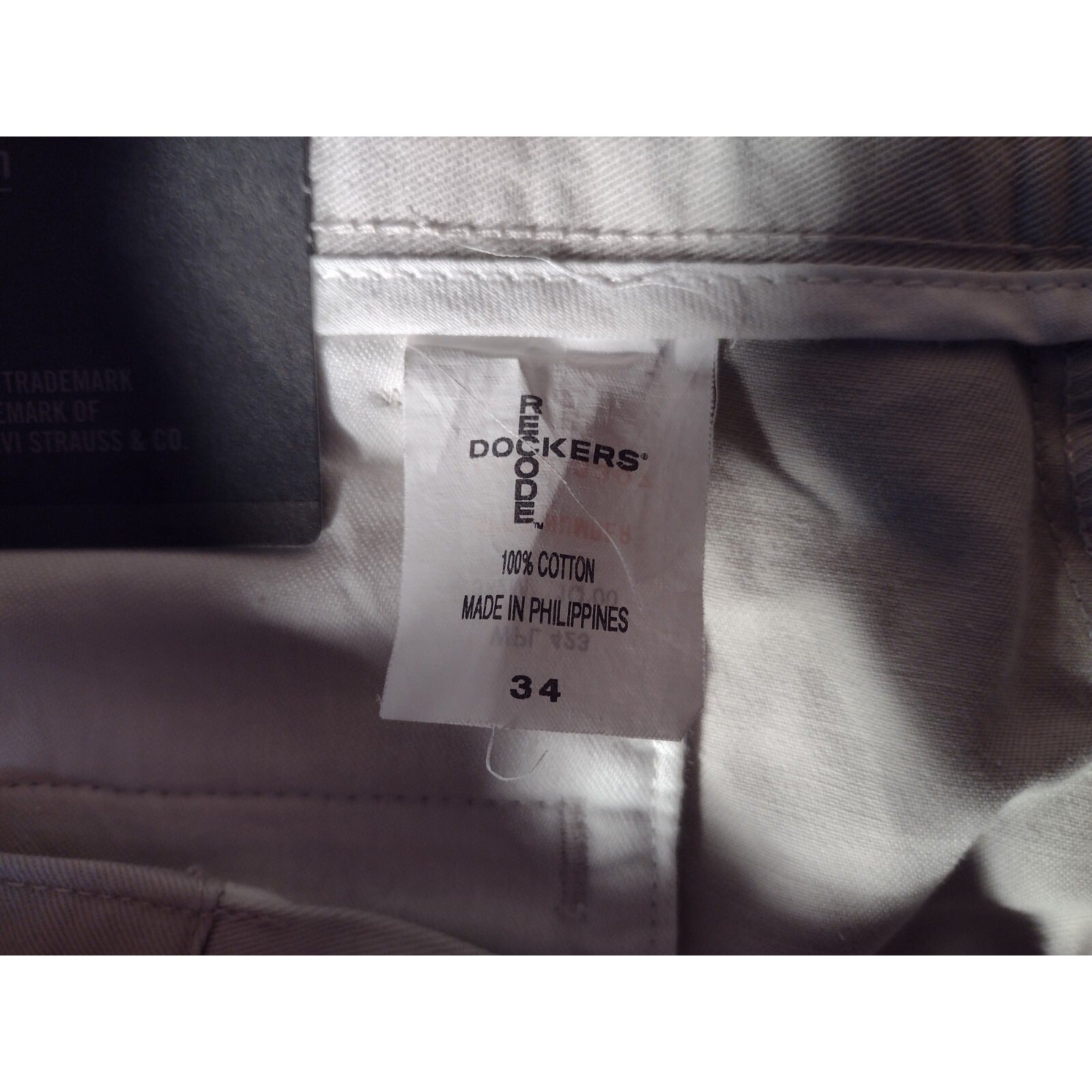 New Dockers 30832 W34 Shorts closeup of inside tag
