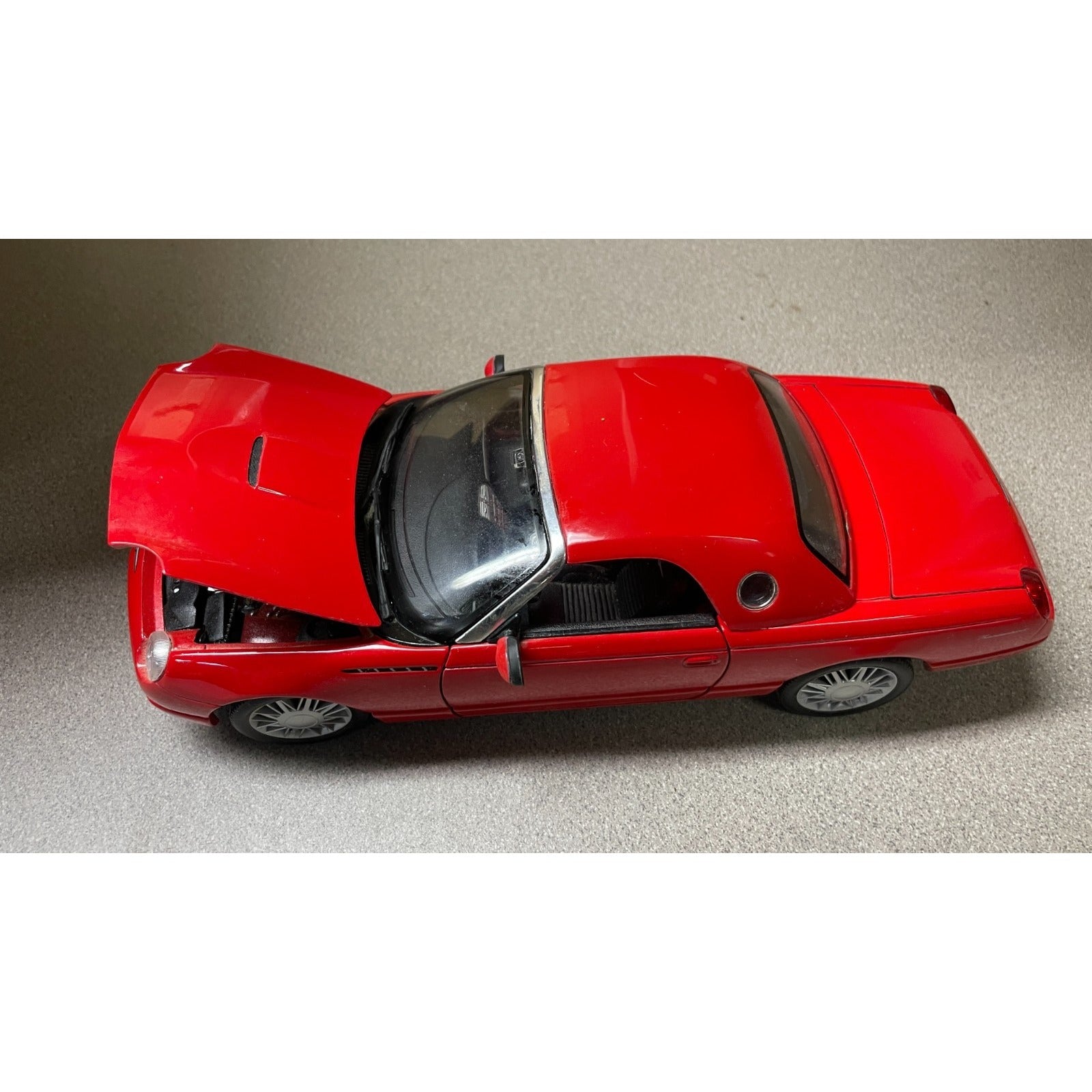 Maisto Ford Thunderbird Red Convertible Die Cast, Scale: 1/18 overhead view with hood open