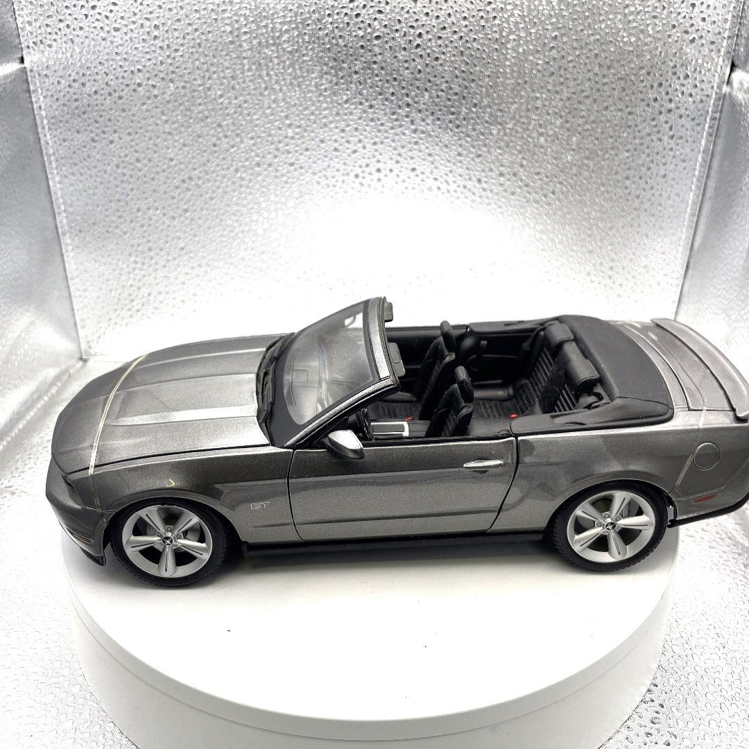 Maisto 2010 Ford Mustang GT Grey Die Cast, Scale: 1/18, No. 11633 drivers side view