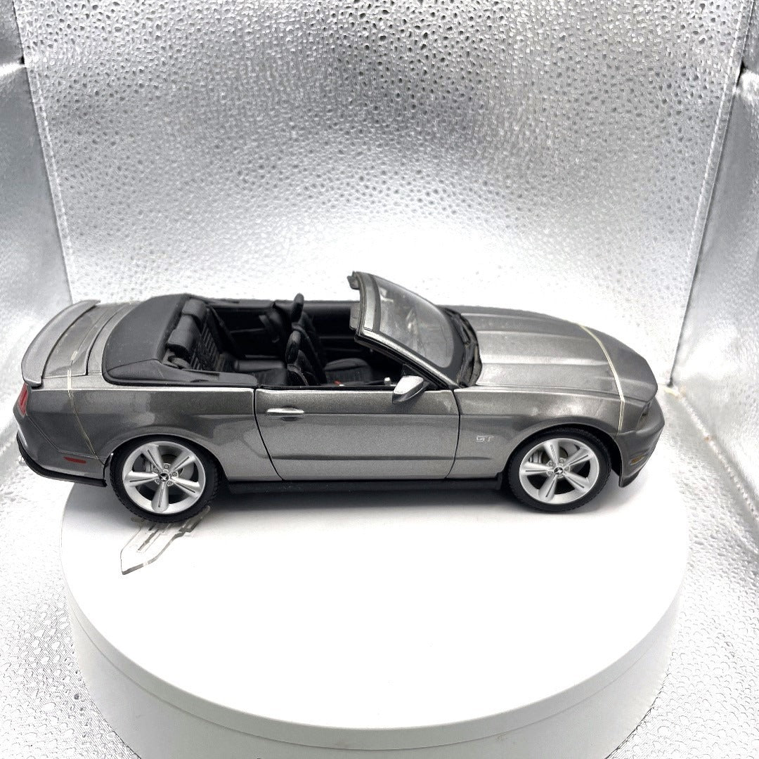 Maisto 2010 Ford Mustang GT Grey Die Cast, Scale: 1/18, No. 11633 passenger side view