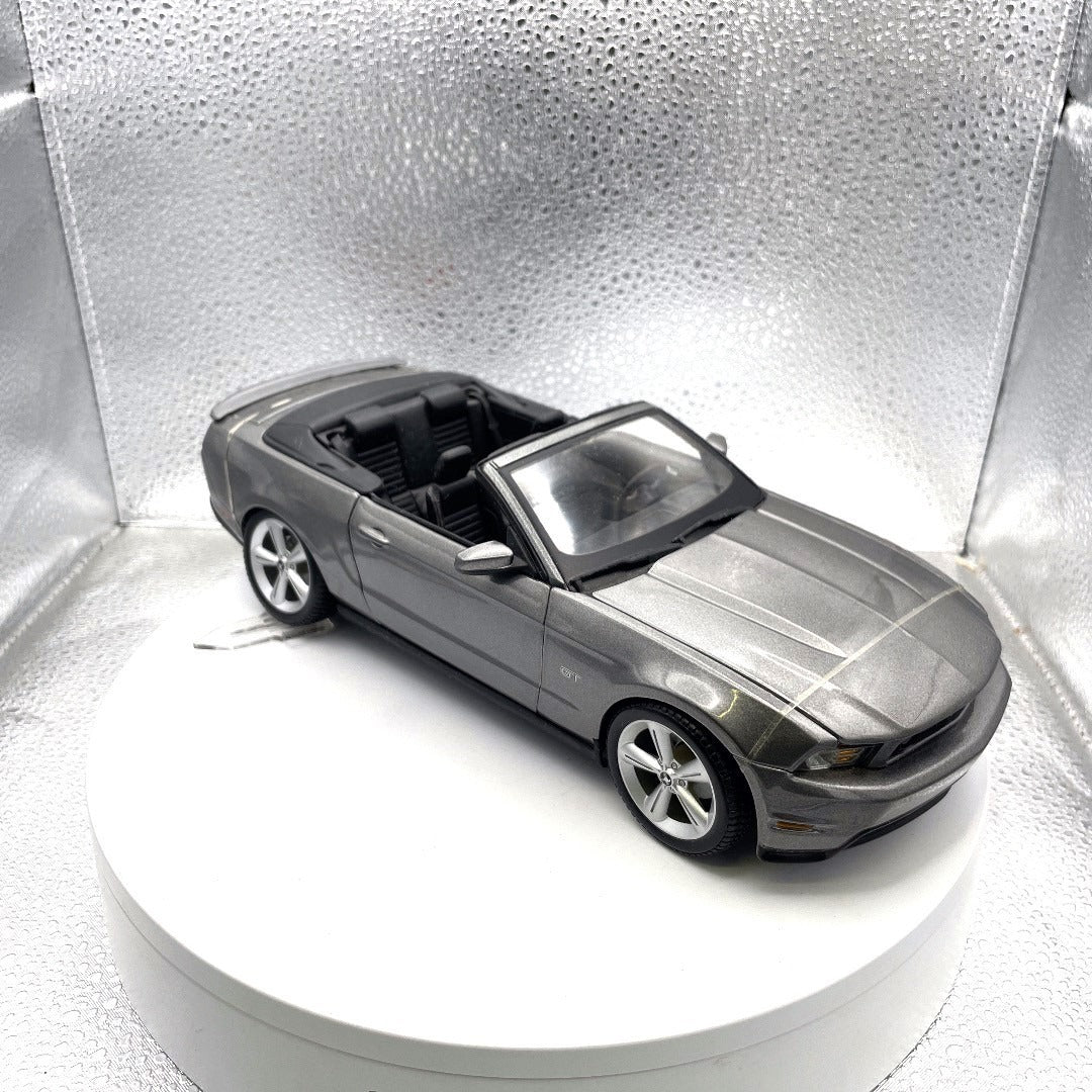 Maisto 2010 Ford Mustang GT Grey Die Cast, Scale: 1/18, No. 11633 passenger/front end view