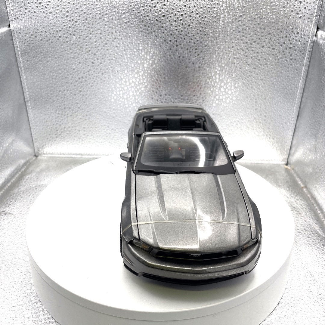 Maisto 2010 Ford Mustang GT Grey Die Cast, Scale: 1/18, No. 11633 front end view