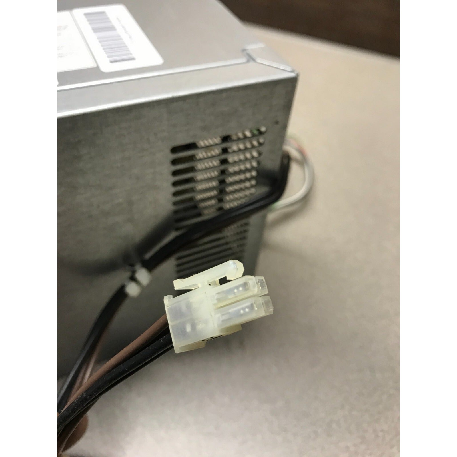 HP PC8022 503378-001 6pin HP-D3201E0 connector closeup