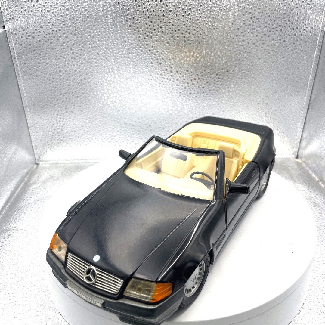 Maisto 1989 Mercedes-Benz 500 SL Black and Gray Die Cast, Scale: 1:18 front end/drivers side view
