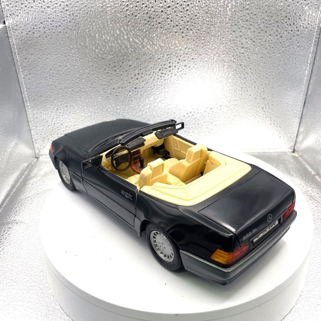 Maisto 1989 Mercedes-Benz 500 SL Black and Gray Die Cast, Scale: 1:18 drivers side/trunk view