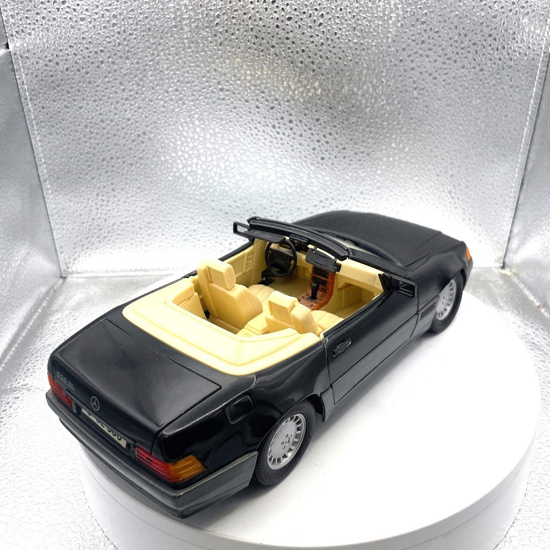 Maisto 1989 Mercedes-Benz 500 SL Black and Gray Die Cast, Scale: 1:18 trunk/passenger side view
