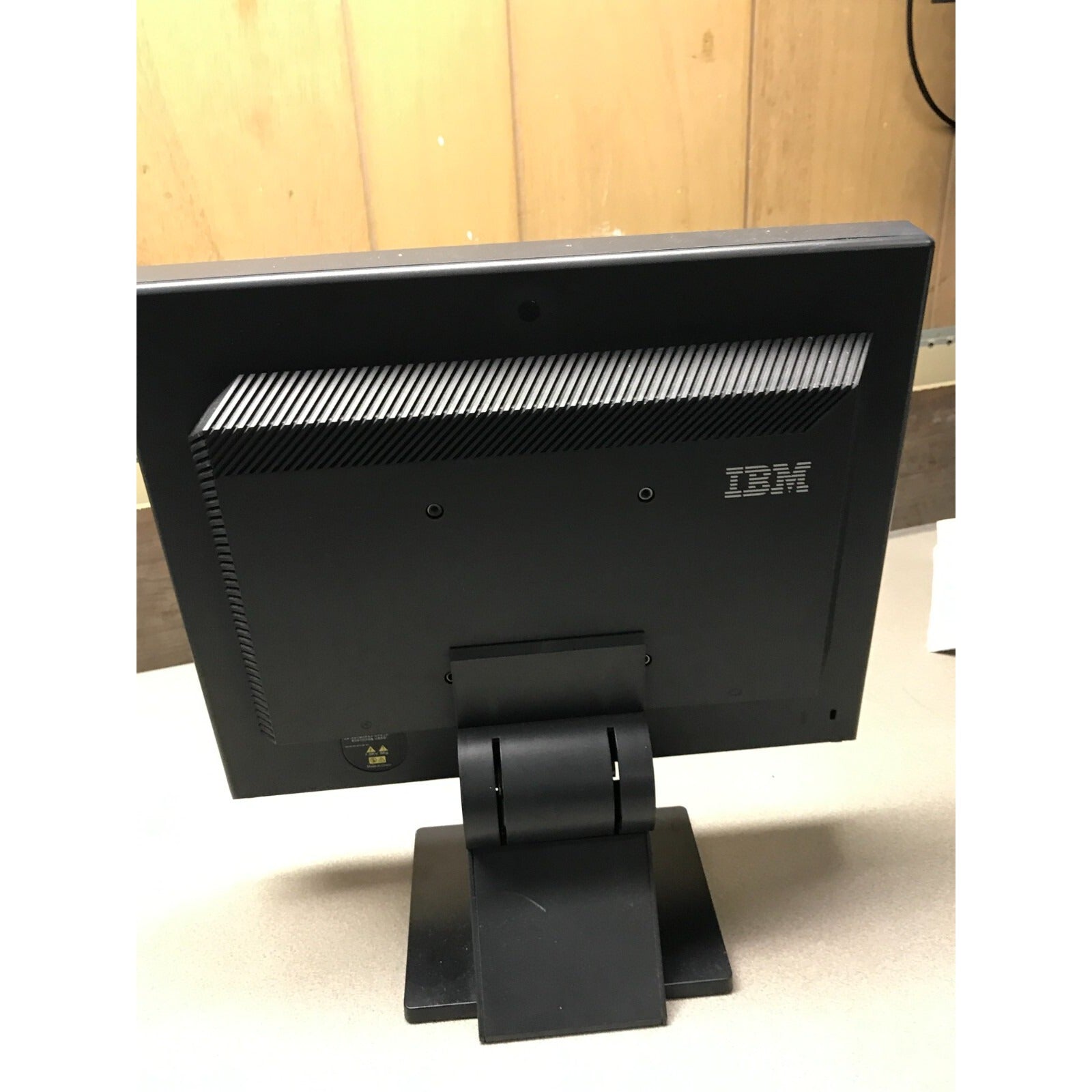 IBM ThinkVision 17in Computer Monitor Model 9417-AC1 back of minitor