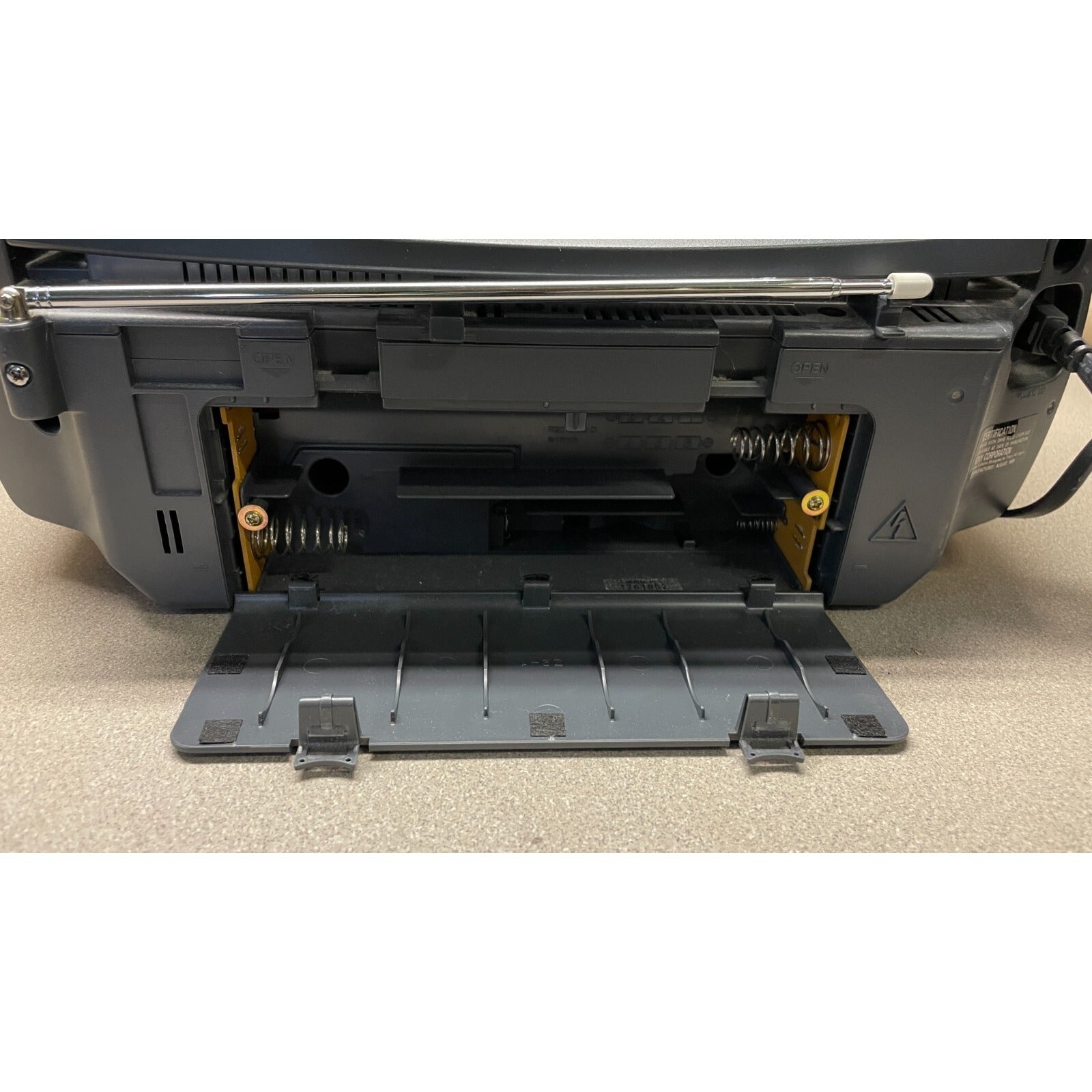 Sony CFD-S28 CD Radio Cassette-Corder battery compartment