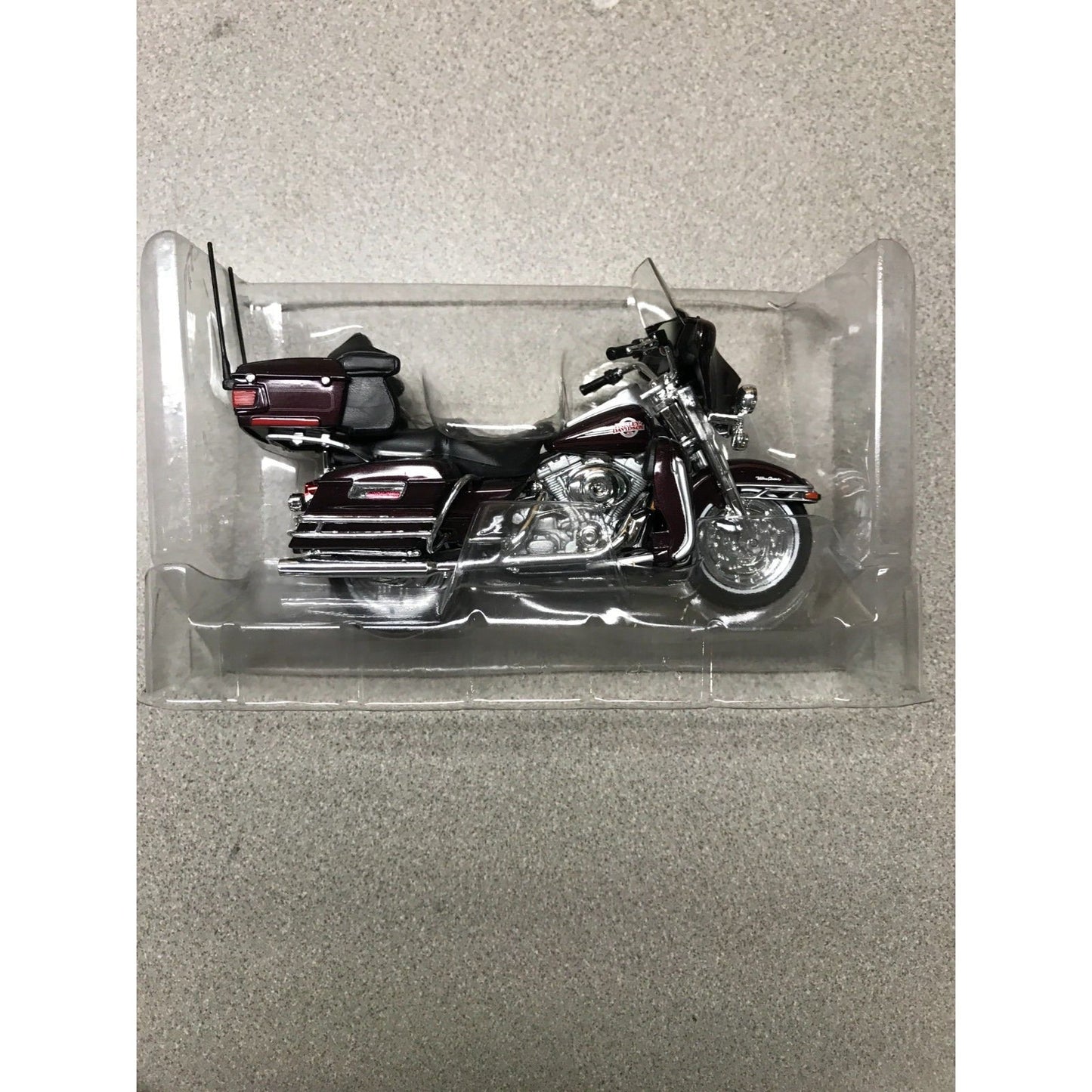Maisto Harley Davidson Die Cast Lot of 8, 6 Brand New In Plastic closeup of motorcycle in plastic case