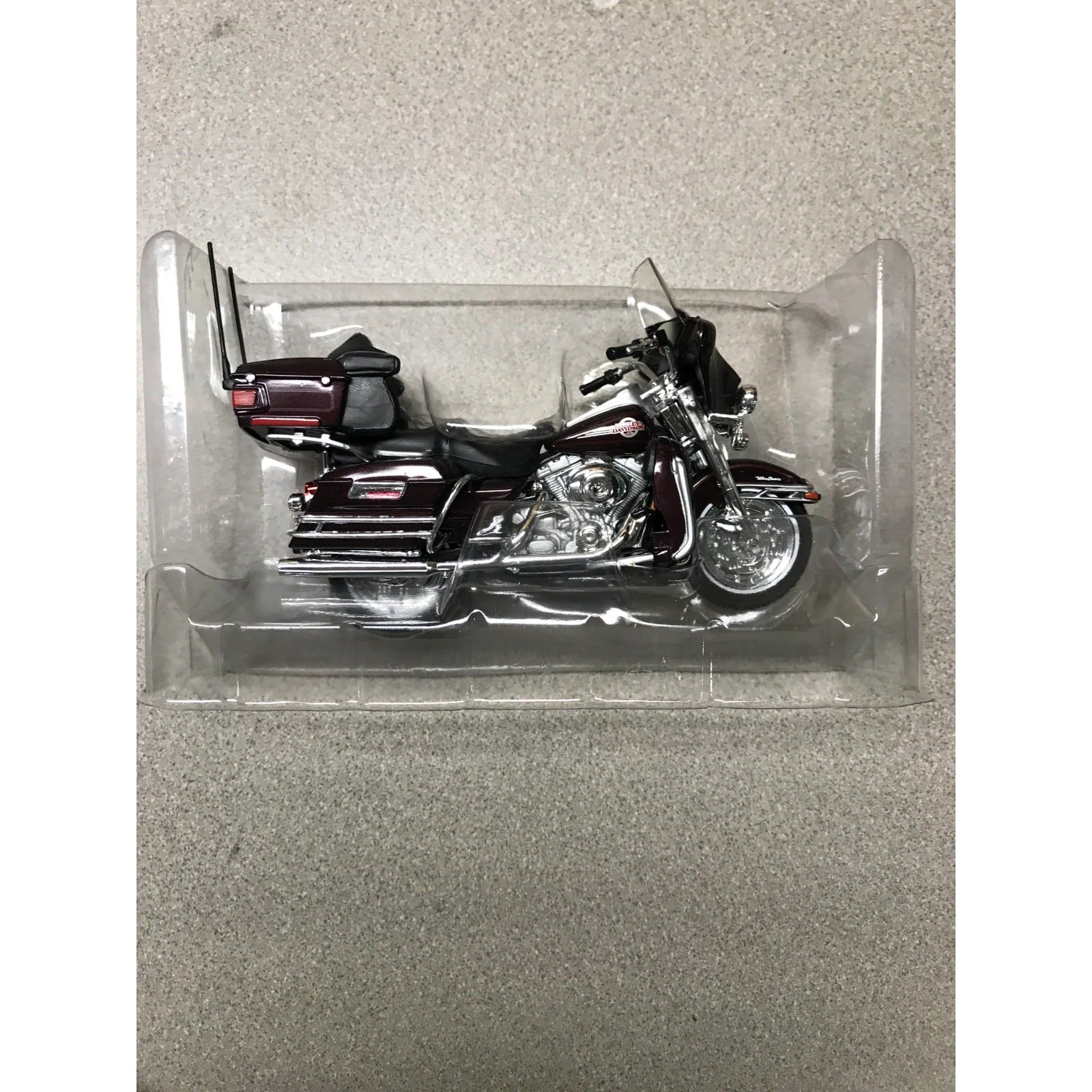 Maisto Harley Davidson Die Cast Lot of 8, 6 Brand New In Plastic closeup of motorcycle in plastic case