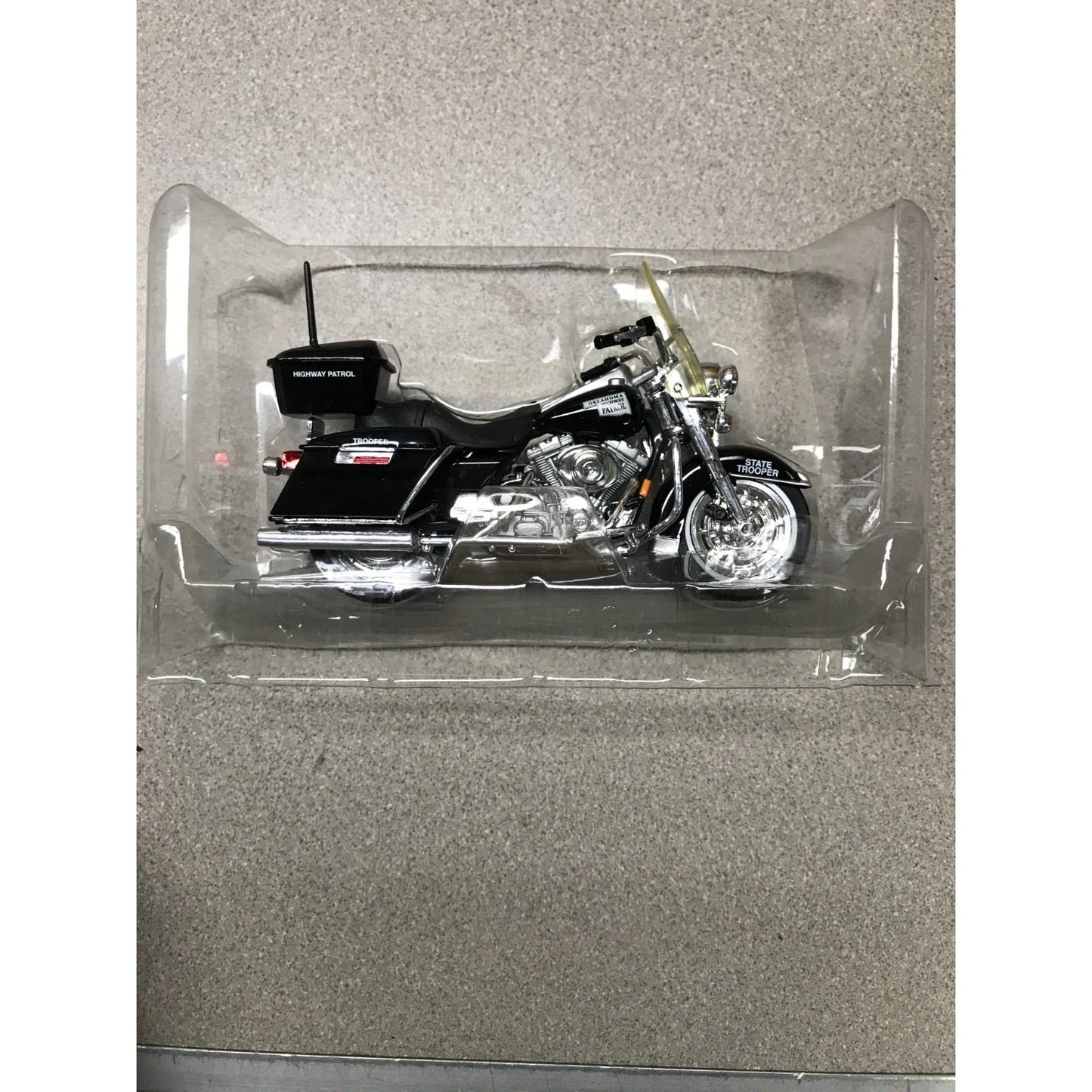 Maisto Harley Davidson Die Cast Lot of 8, 6 Brand New In Plastic closeup of motorcycle in plastic case