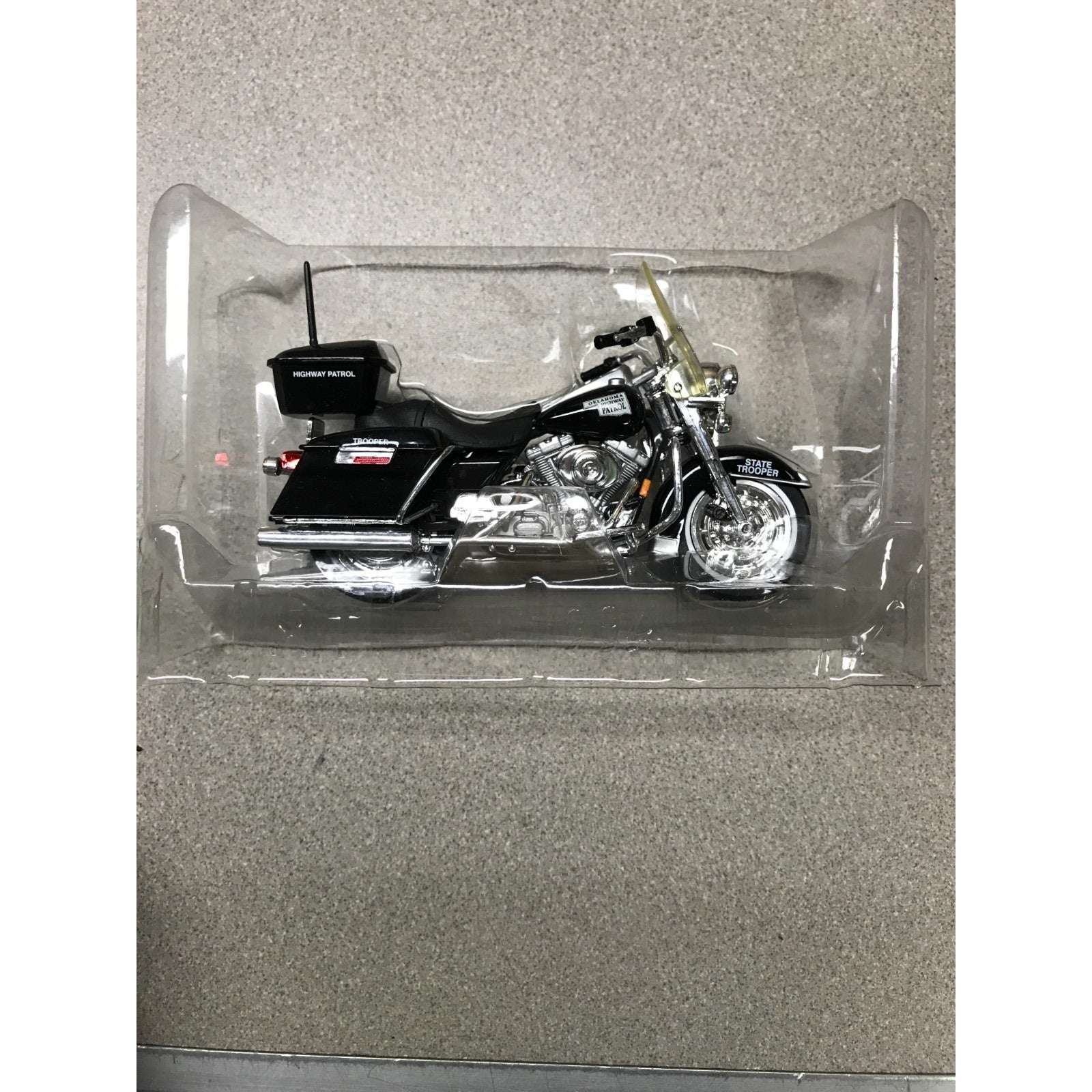 Maisto Harley Davidson Die Cast Lot of 8, 6 Brand New In Plastic closeup of motorcycle in plastic case