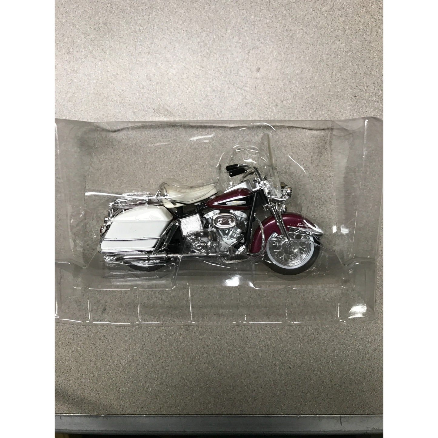 Maisto Harley Davidson Die Cast Lot of 8, 6 Brand New In Plastic closeup of motorcycle in plastic case