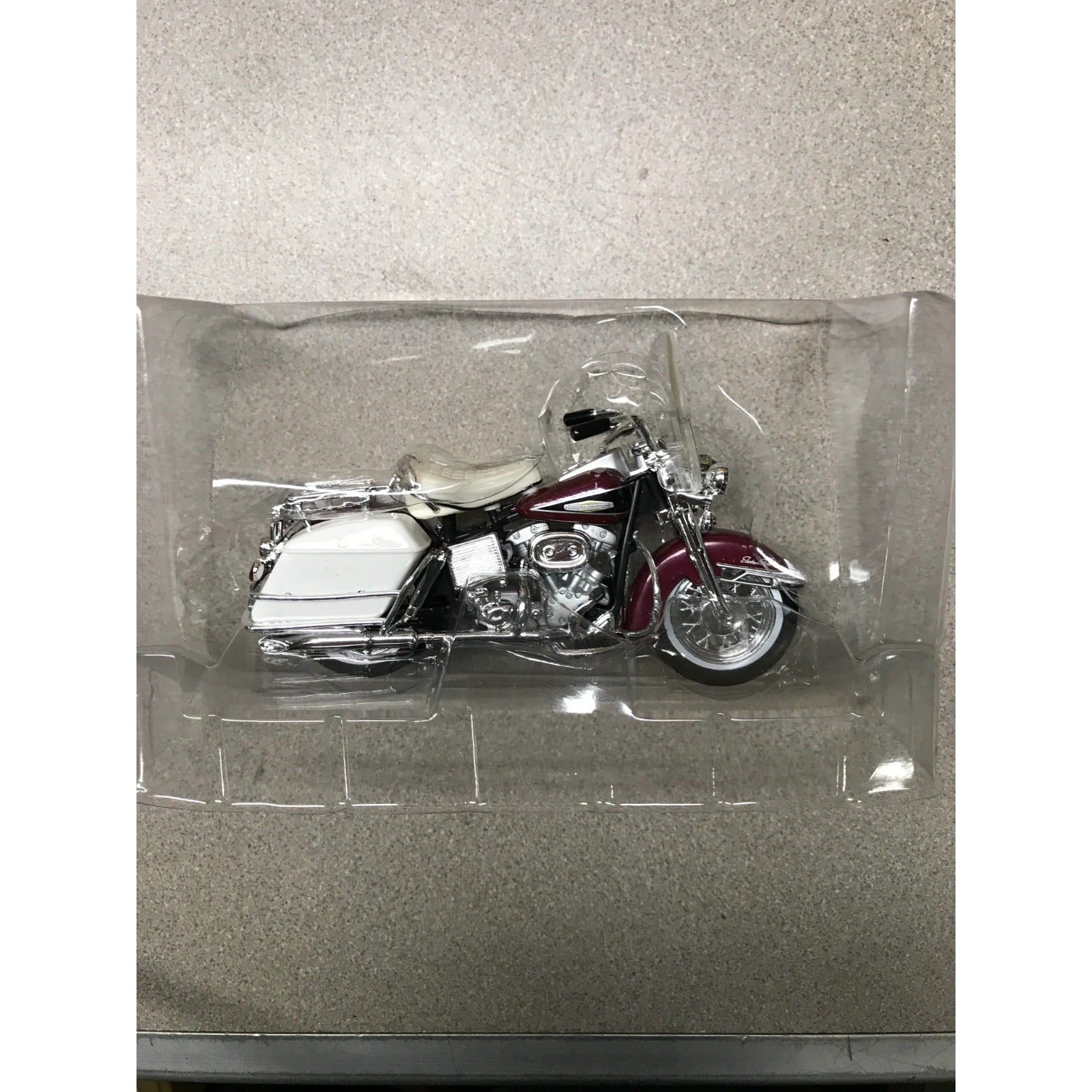 Maisto Harley Davidson Die Cast Lot of 8, 6 Brand New In Plastic closeup of motorcycle in plastic case