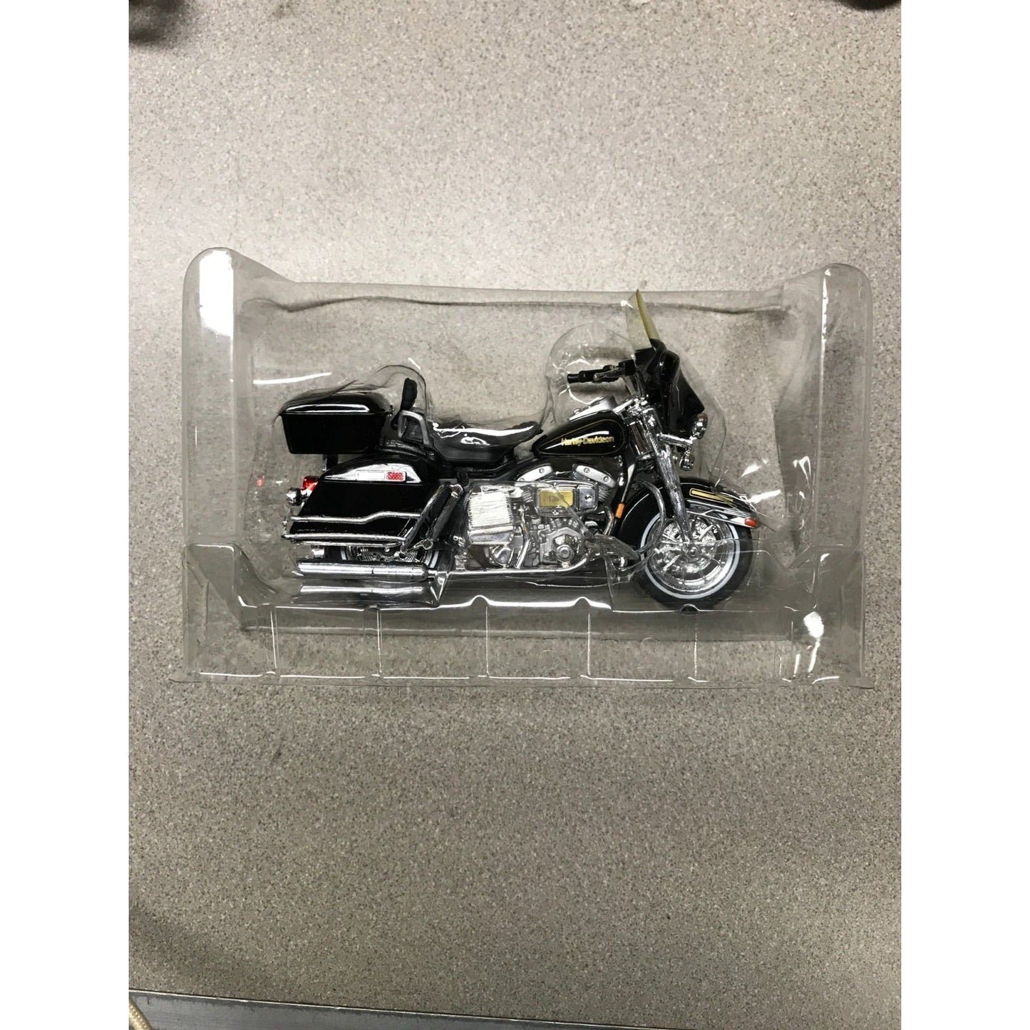 Maisto Harley Davidson Die Cast Lot of 8, 6 Brand New In Plastic closeup of motorcycle in plastic case