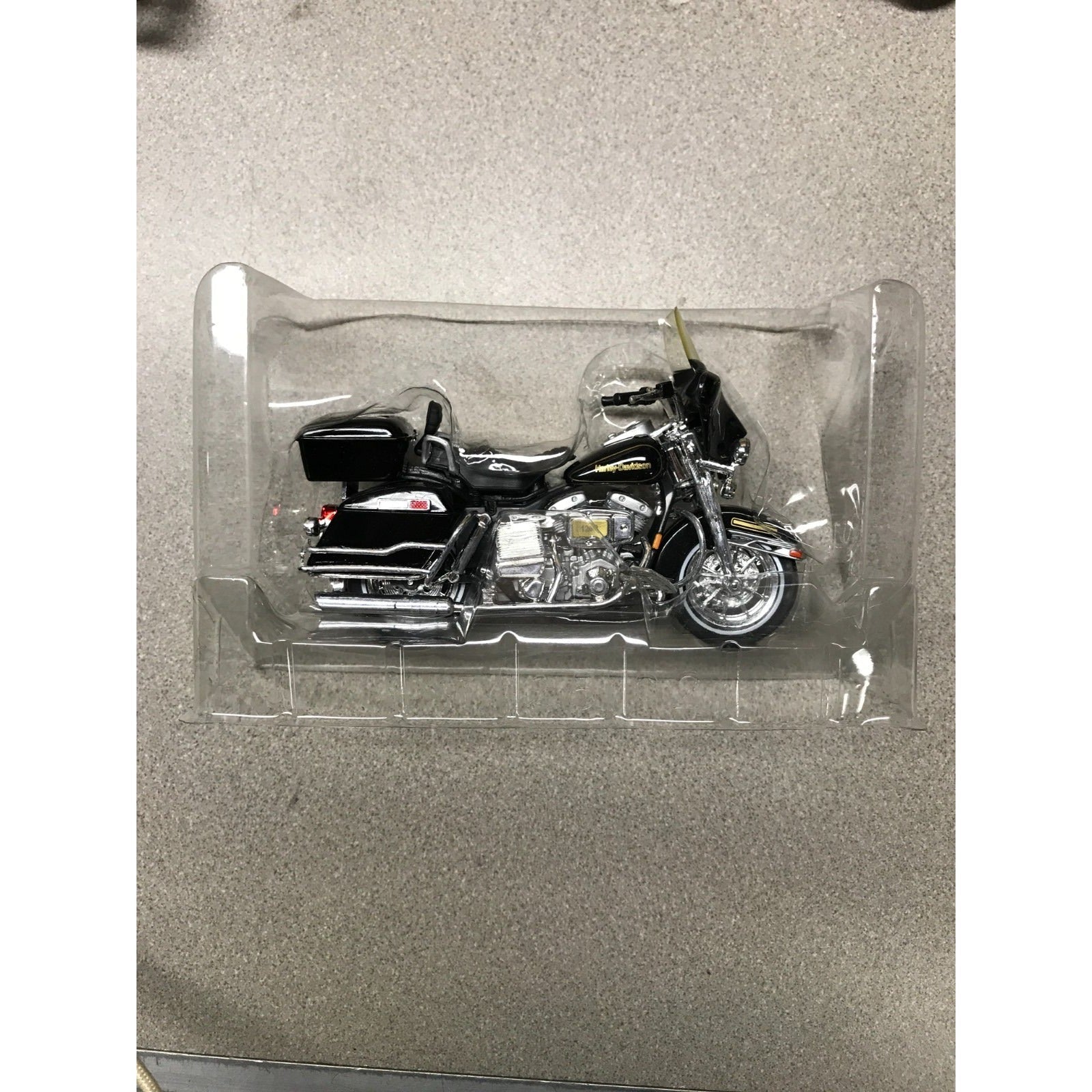 Maisto Harley Davidson Die Cast Lot of 8, 6 Brand New In Plastic closeup of motorcycle in plastic case